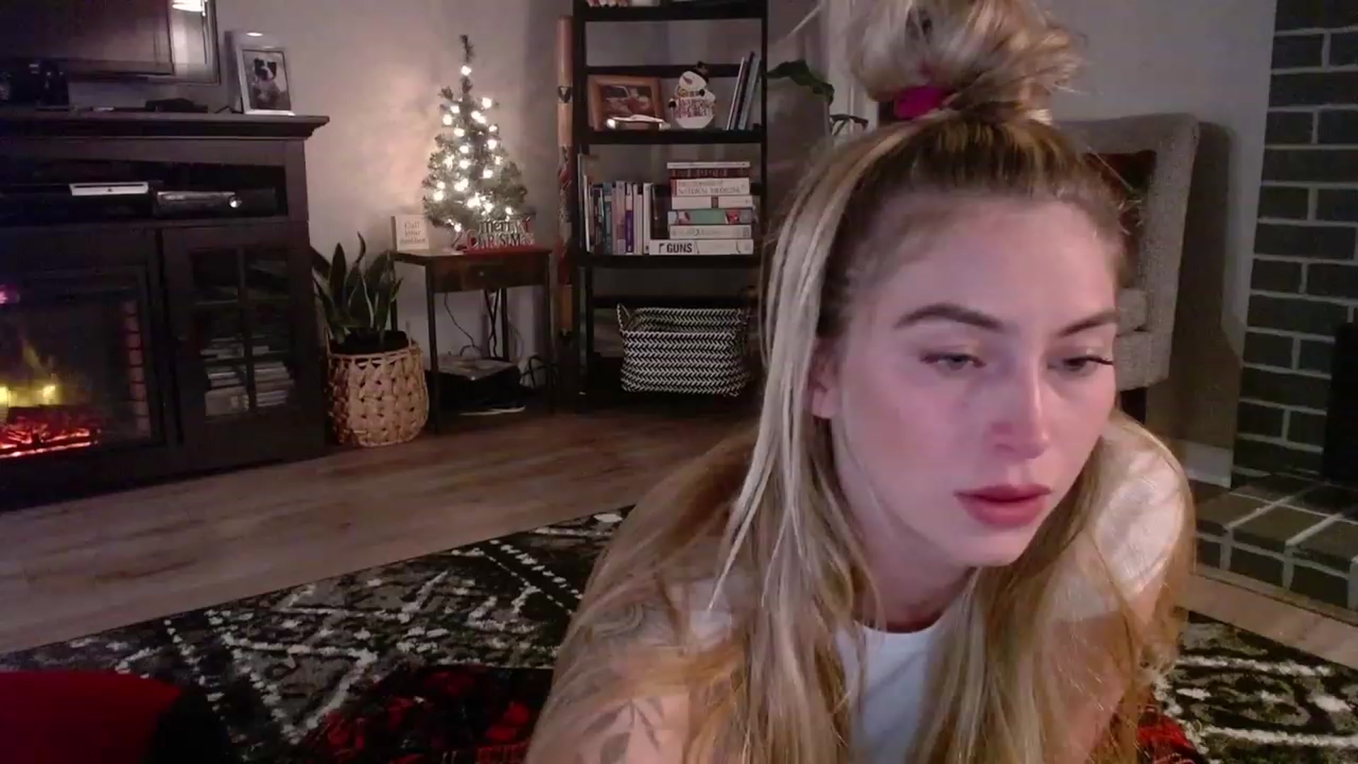 Gallery image thumbnail from Lovelyemilia's myfreecams stream on, 11/14/2023, 06:20 image 2 of 20