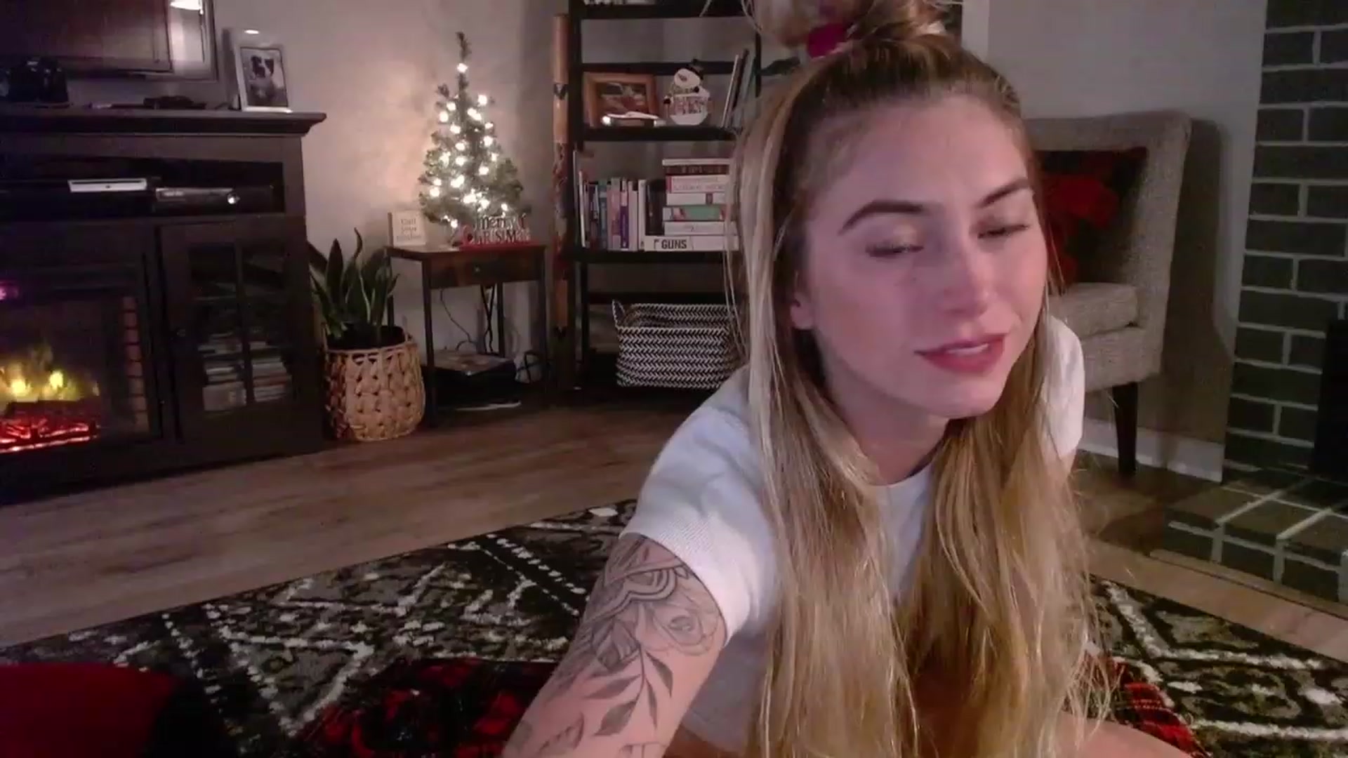 Gallery image thumbnail from Lovelyemilia's myfreecams stream on, 11/14/2023, 06:20 image 5 of 20