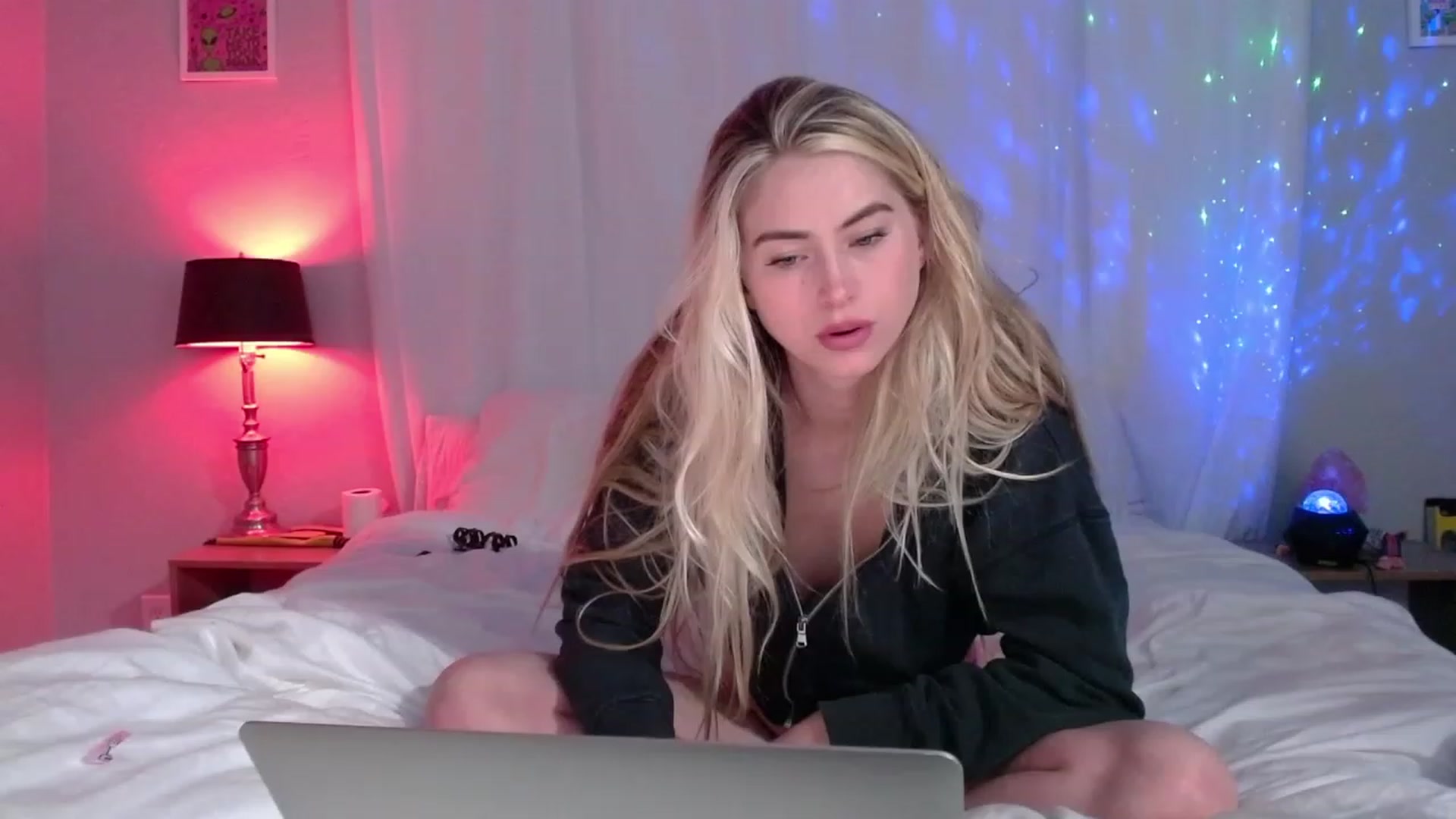 Gallery image thumbnail from Lovelyemilia's myfreecams stream on, 11/15/2023, 23:10 image 6 of 20