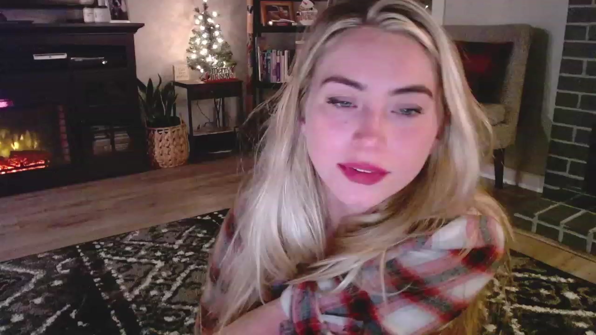 Gallery image thumbnail from Lovelyemilia's myfreecams stream on, 11/16/2023, 06:02 image 9 of 20