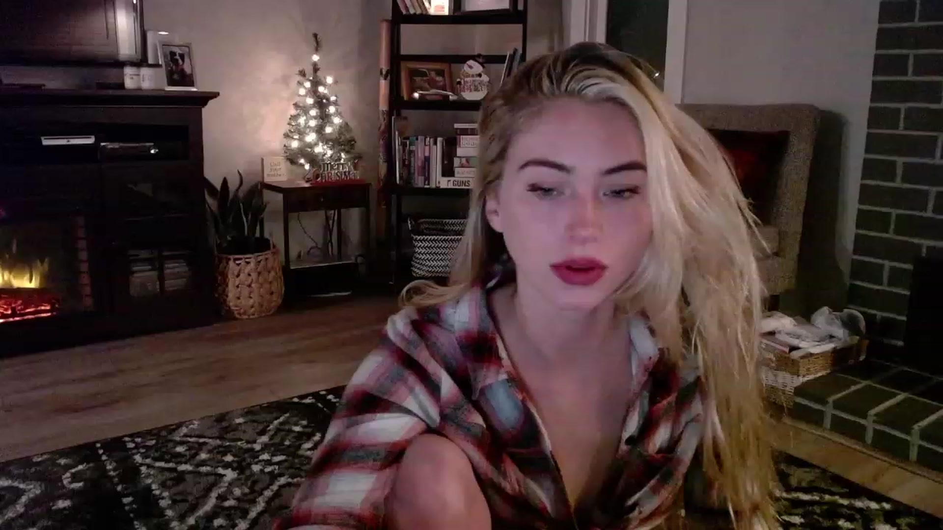 Gallery image thumbnail from Lovelyemilia's myfreecams stream on, 11/16/2023, 06:02 image 2 of 20