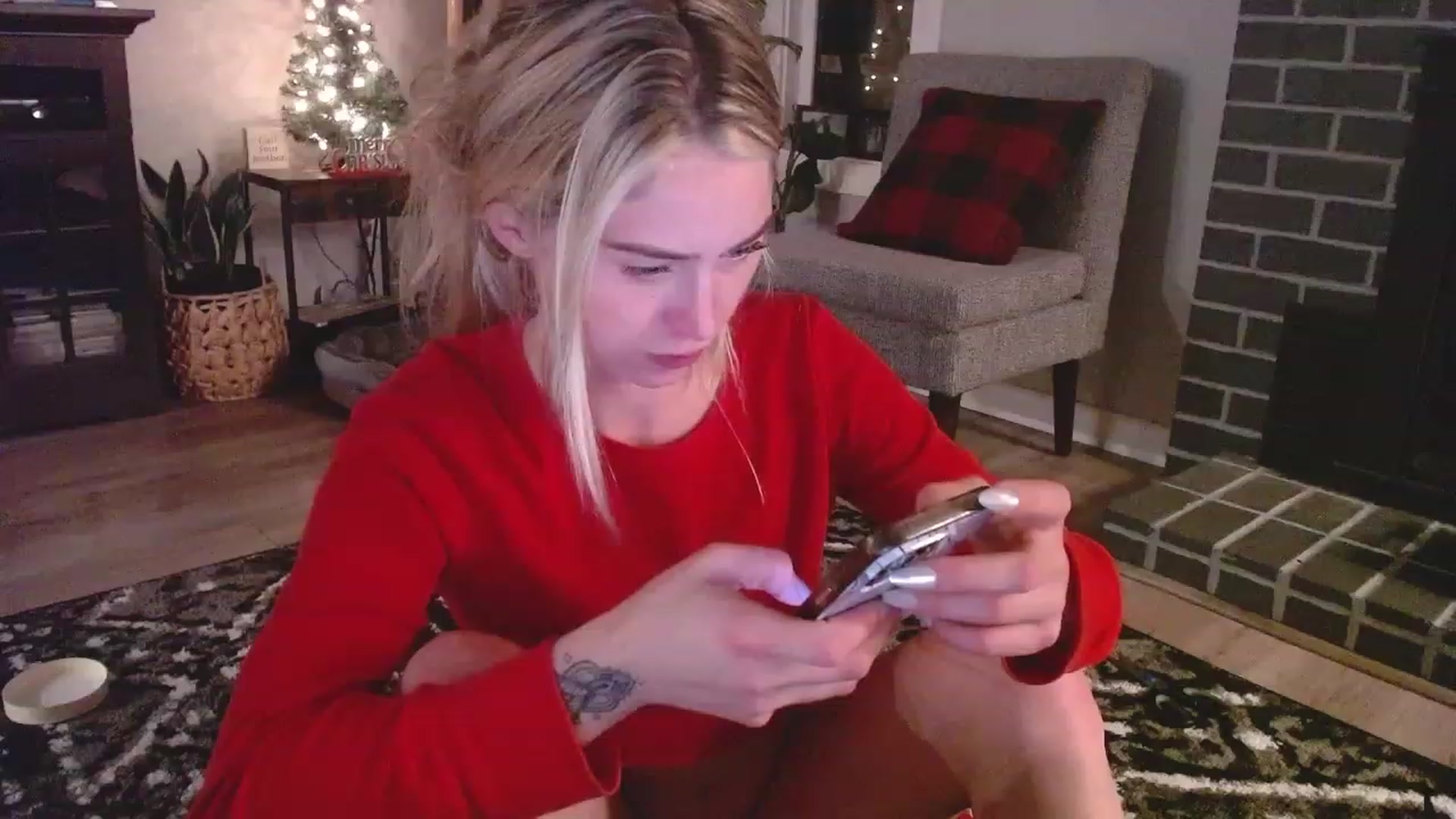 Gallery image thumbnail from Lovelyemilia's myfreecams stream on, 11/17/2023, 05:23 image 16 of 20