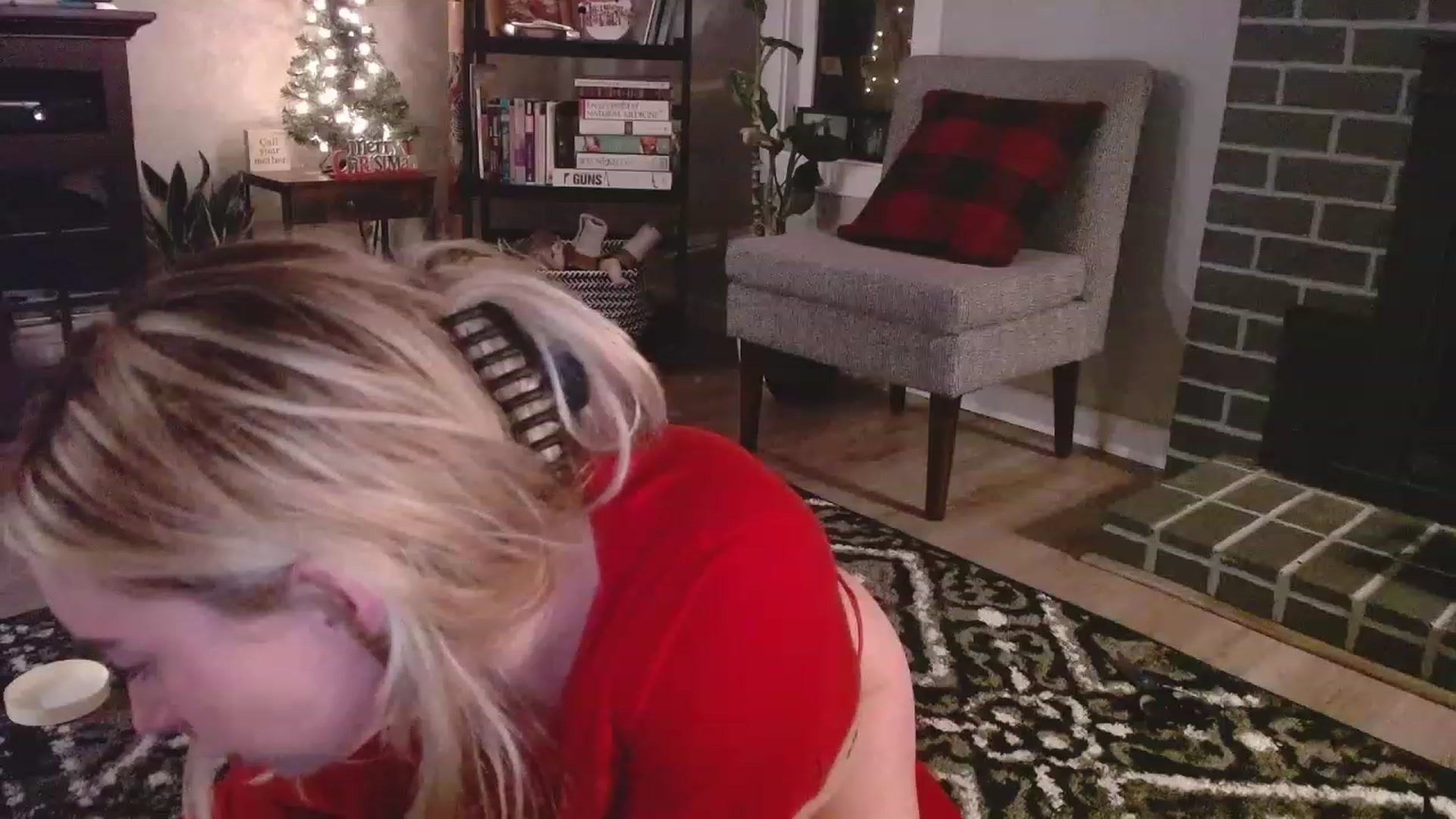 Gallery image thumbnail from Lovelyemilia's myfreecams stream on, 11/17/2023, 05:23 image 15 of 20
