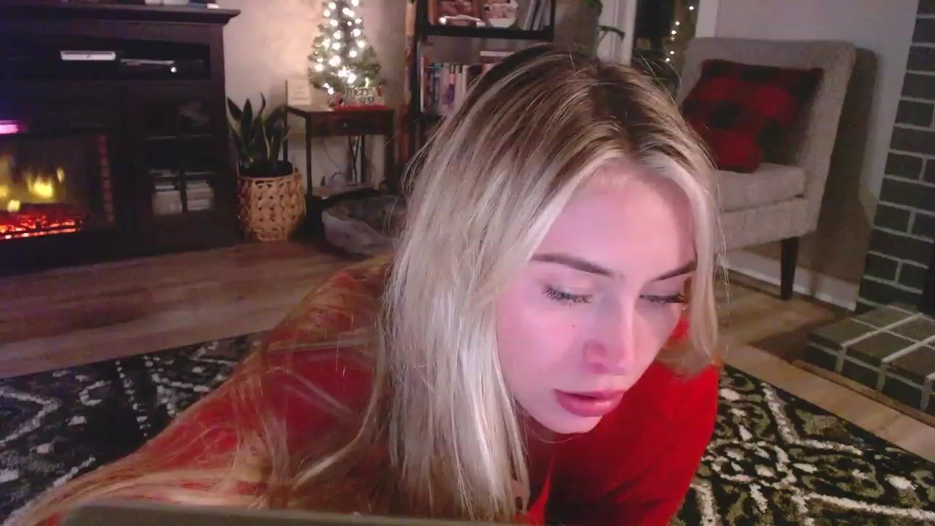 Gallery image thumbnail from Lovelyemilia's myfreecams stream on, 11/17/2023, 06:06 image 19 of 20