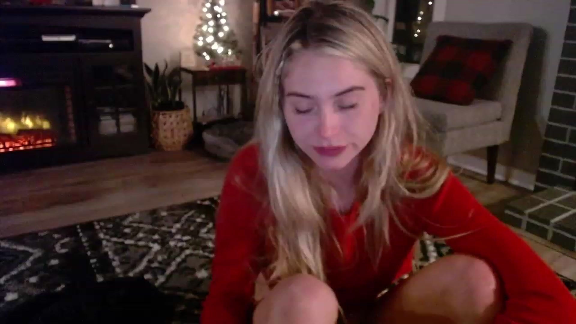Gallery image thumbnail from Lovelyemilia's myfreecams stream on, 11/17/2023, 07:35 image 13 of 20