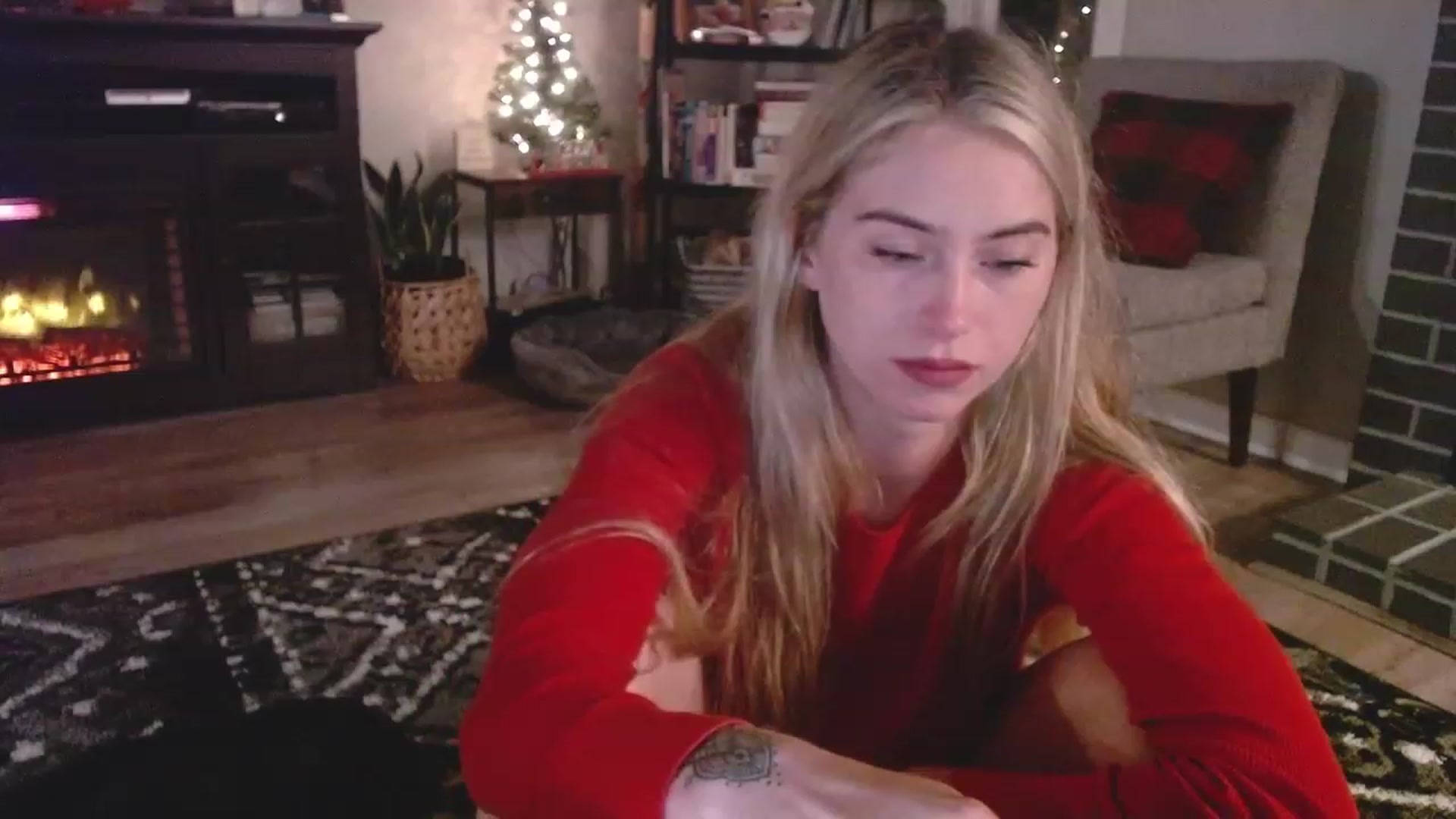 Gallery image thumbnail from Lovelyemilia's myfreecams stream on, 11/17/2023, 07:35 image 1 of 20