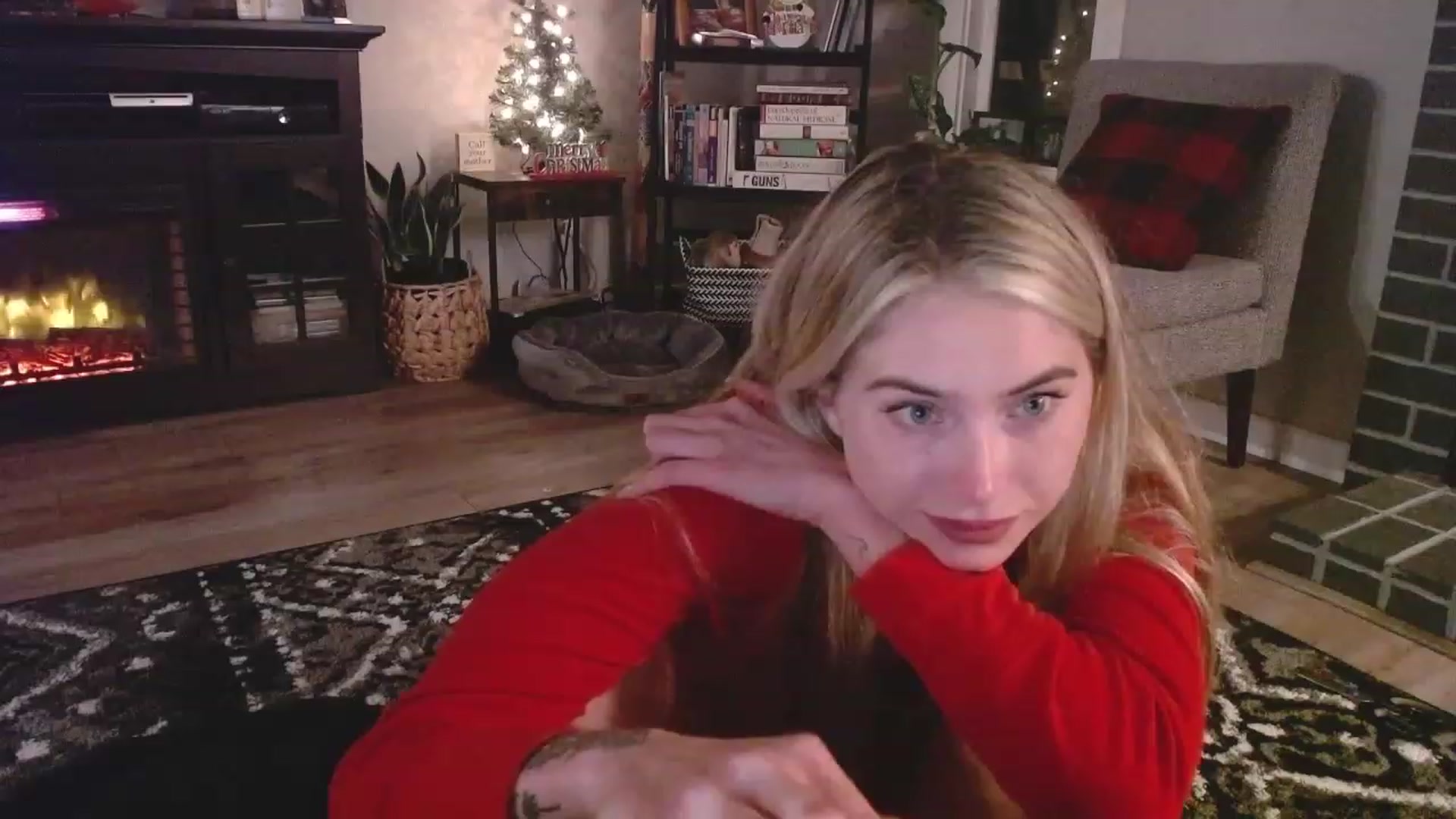 Gallery image thumbnail from Lovelyemilia's myfreecams stream on, 11/17/2023, 07:35 image 2 of 20