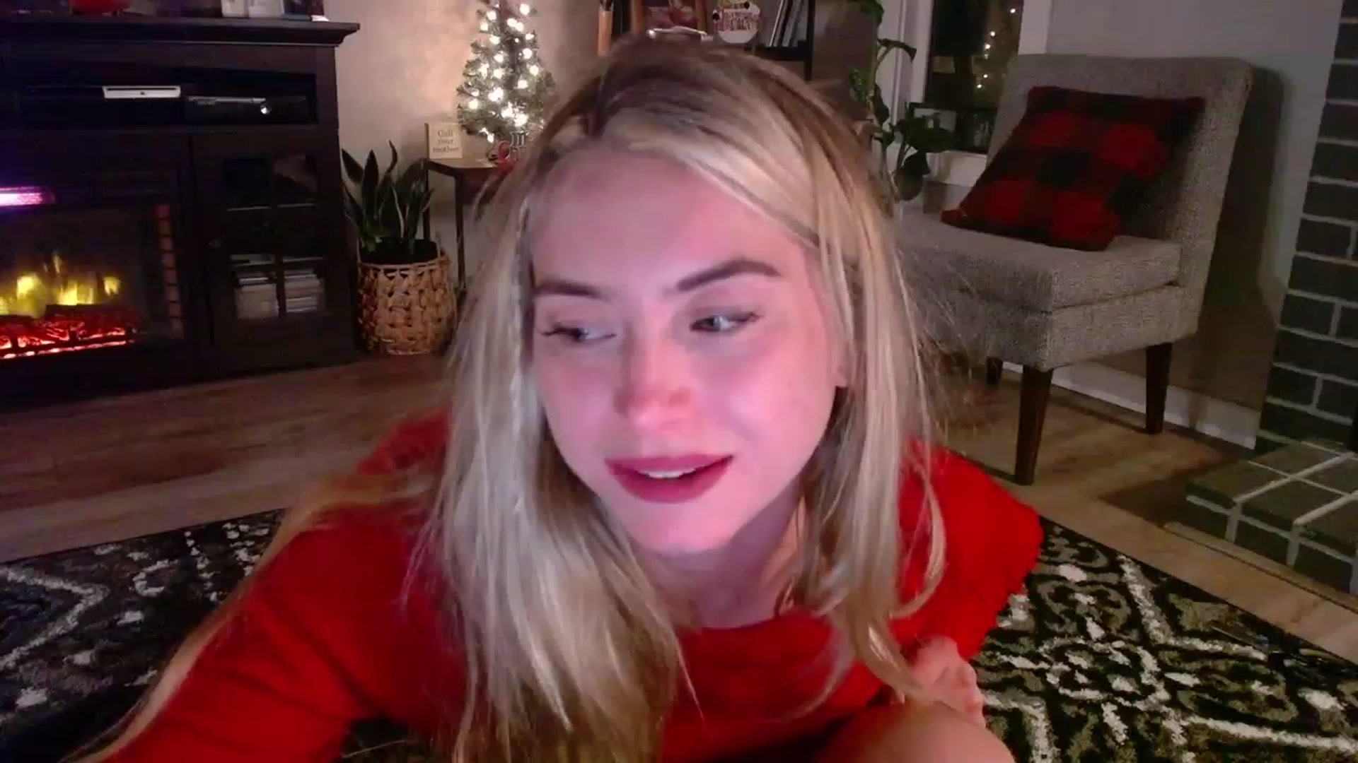 Gallery image thumbnail from Lovelyemilia's myfreecams stream on, 11/17/2023, 07:35 image 10 of 20