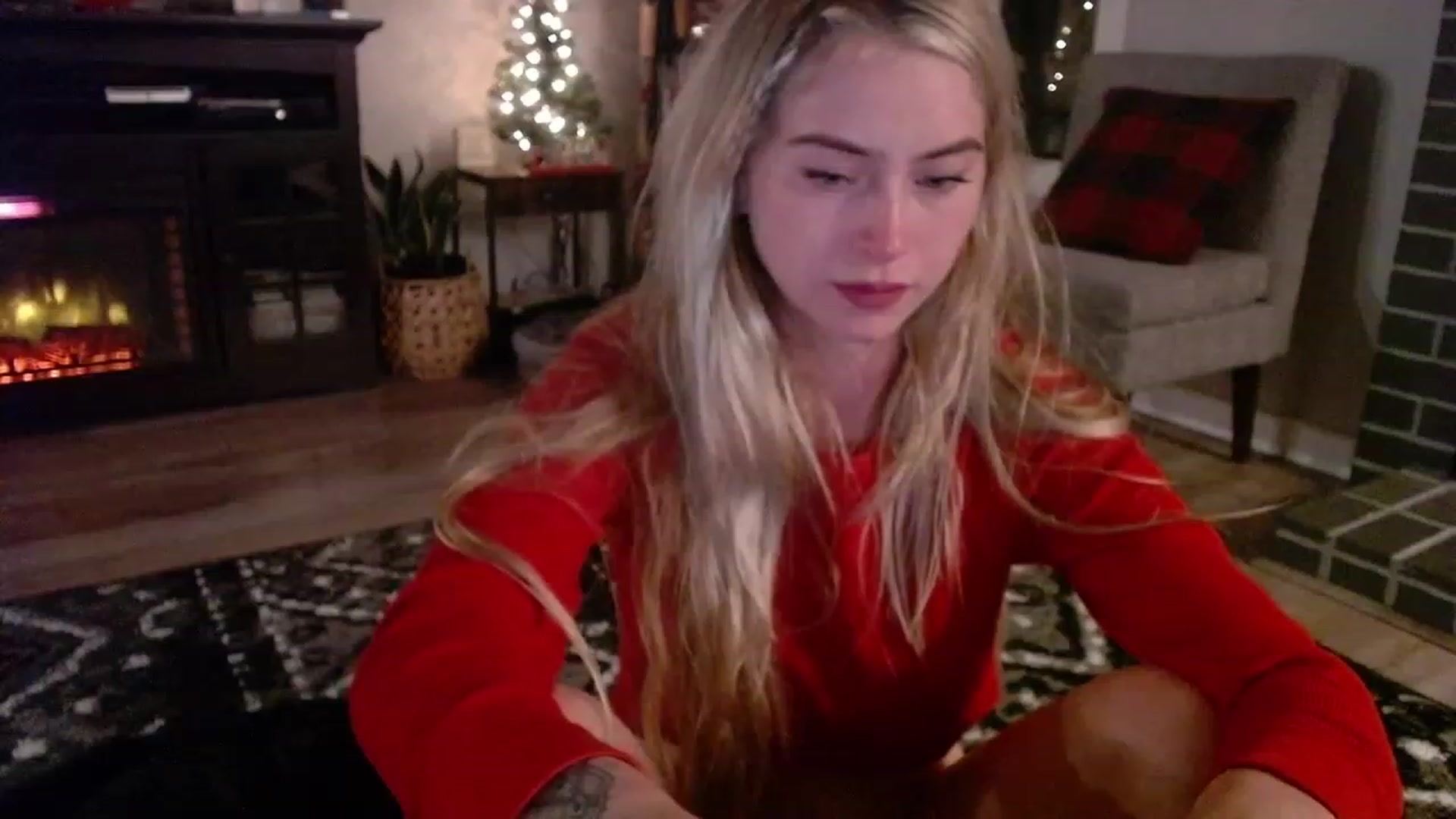 Gallery image thumbnail from Lovelyemilia's myfreecams stream on, 11/17/2023, 07:35 image 12 of 20