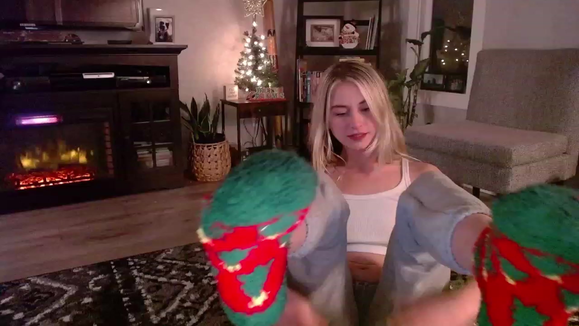 Gallery image thumbnail from Lovelyemilia's myfreecams stream on, 11/21/2023, 05:37 image 6 of 20