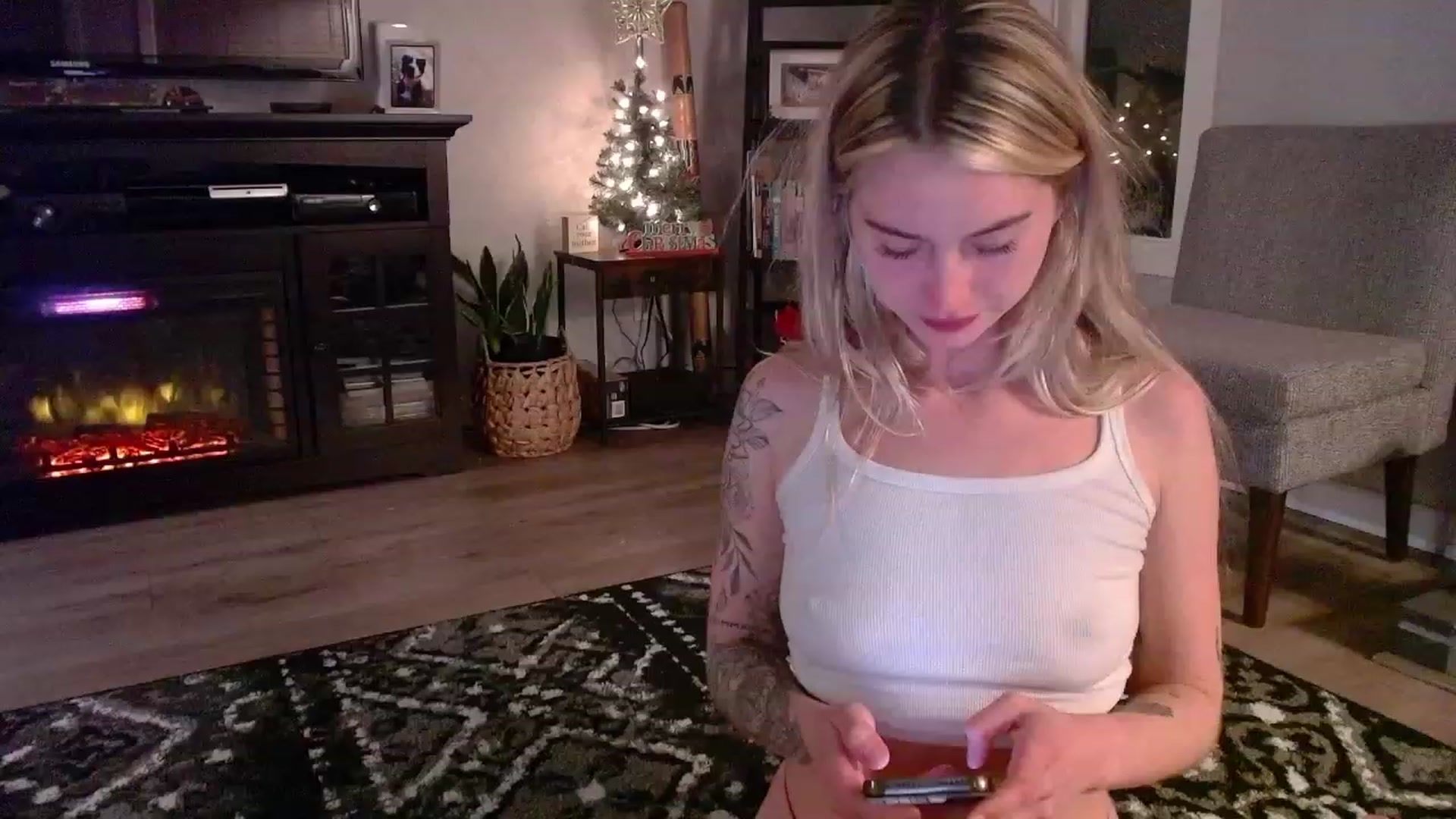Gallery image thumbnail from Lovelyemilia's myfreecams stream on, 11/21/2023, 05:37 image 20 of 20