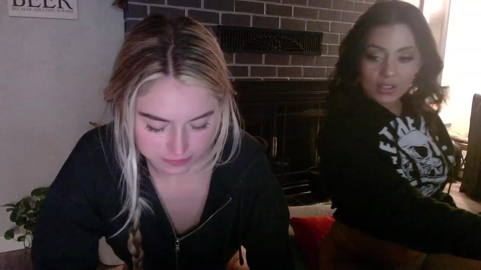 Gallery image thumbnail from Lovelyemilia's myfreecams stream on, 11/22/2023, 06:14 image 20 of 20