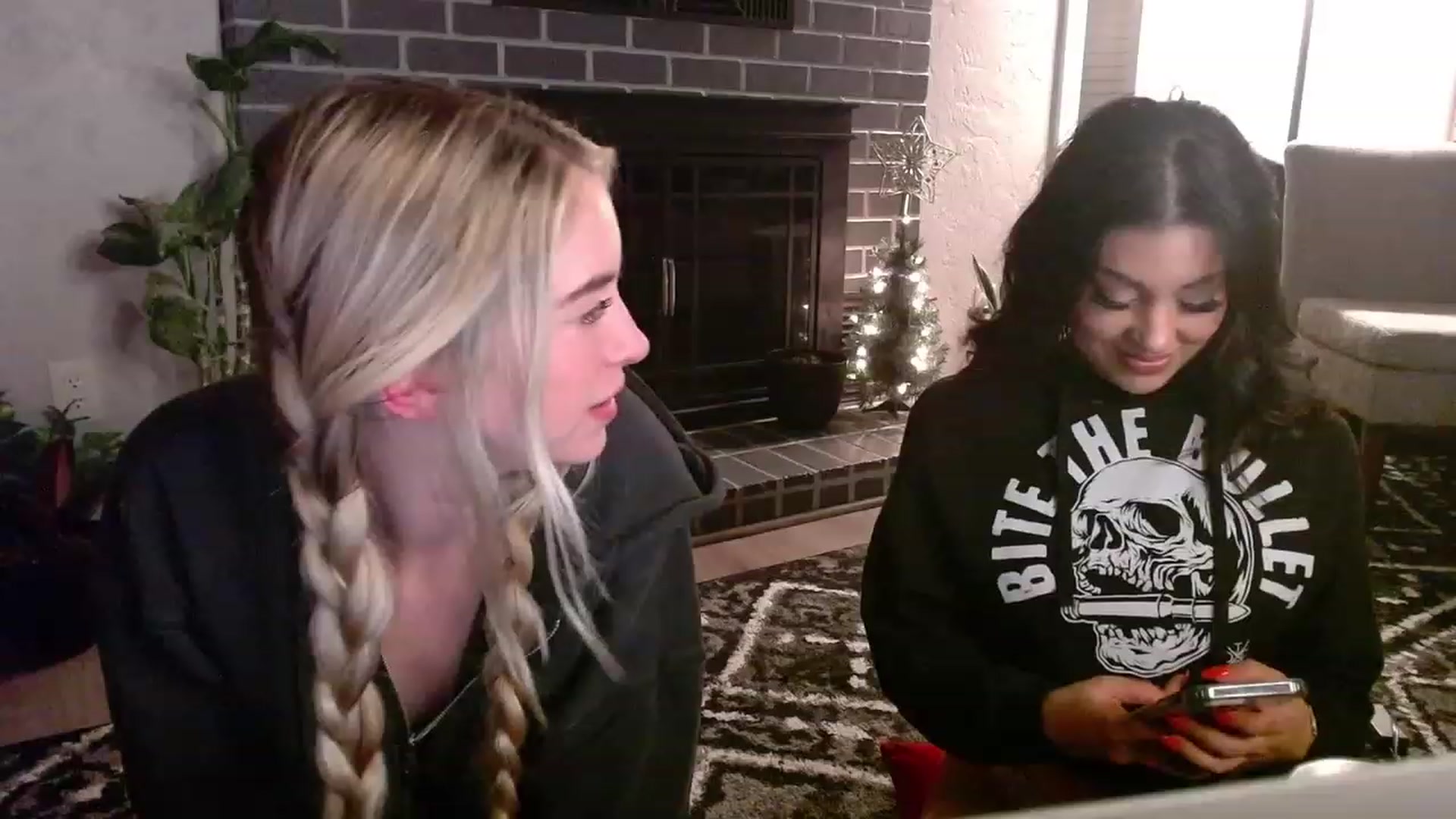 Gallery image thumbnail from Lovelyemilia's myfreecams stream on, 11/22/2023, 06:14 image 9 of 20