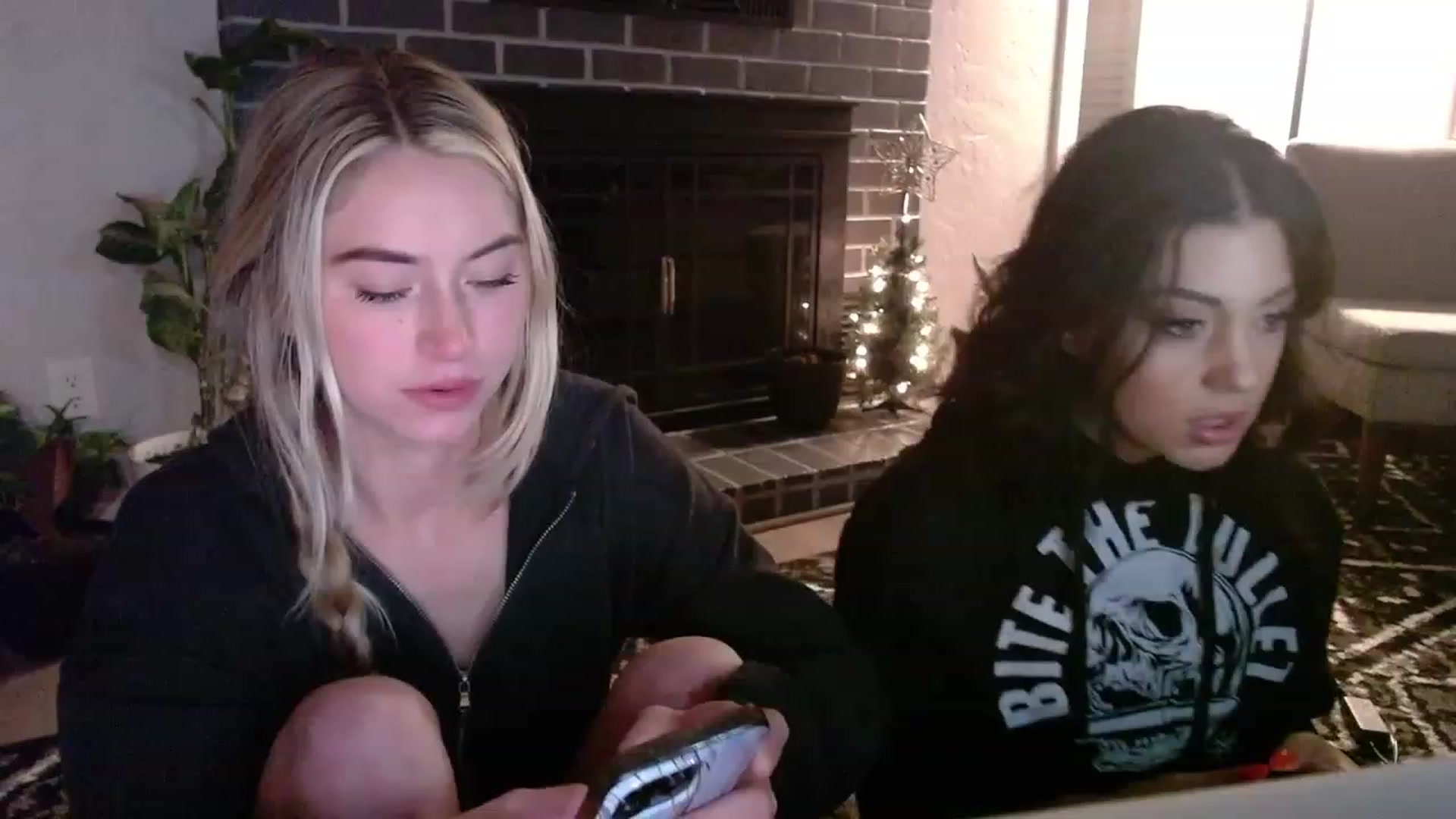 Gallery image thumbnail from Lovelyemilia's myfreecams stream on, 11/22/2023, 06:14 image 16 of 20