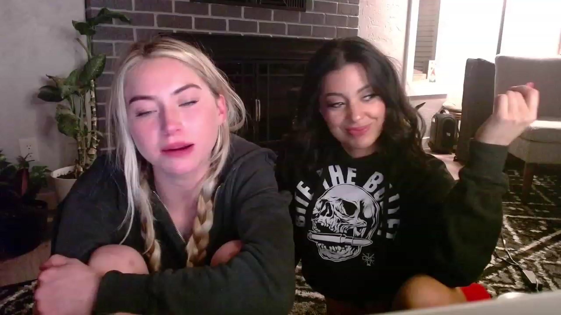 Gallery image thumbnail from Lovelyemilia's myfreecams stream on, 11/22/2023, 06:14 image 8 of 20