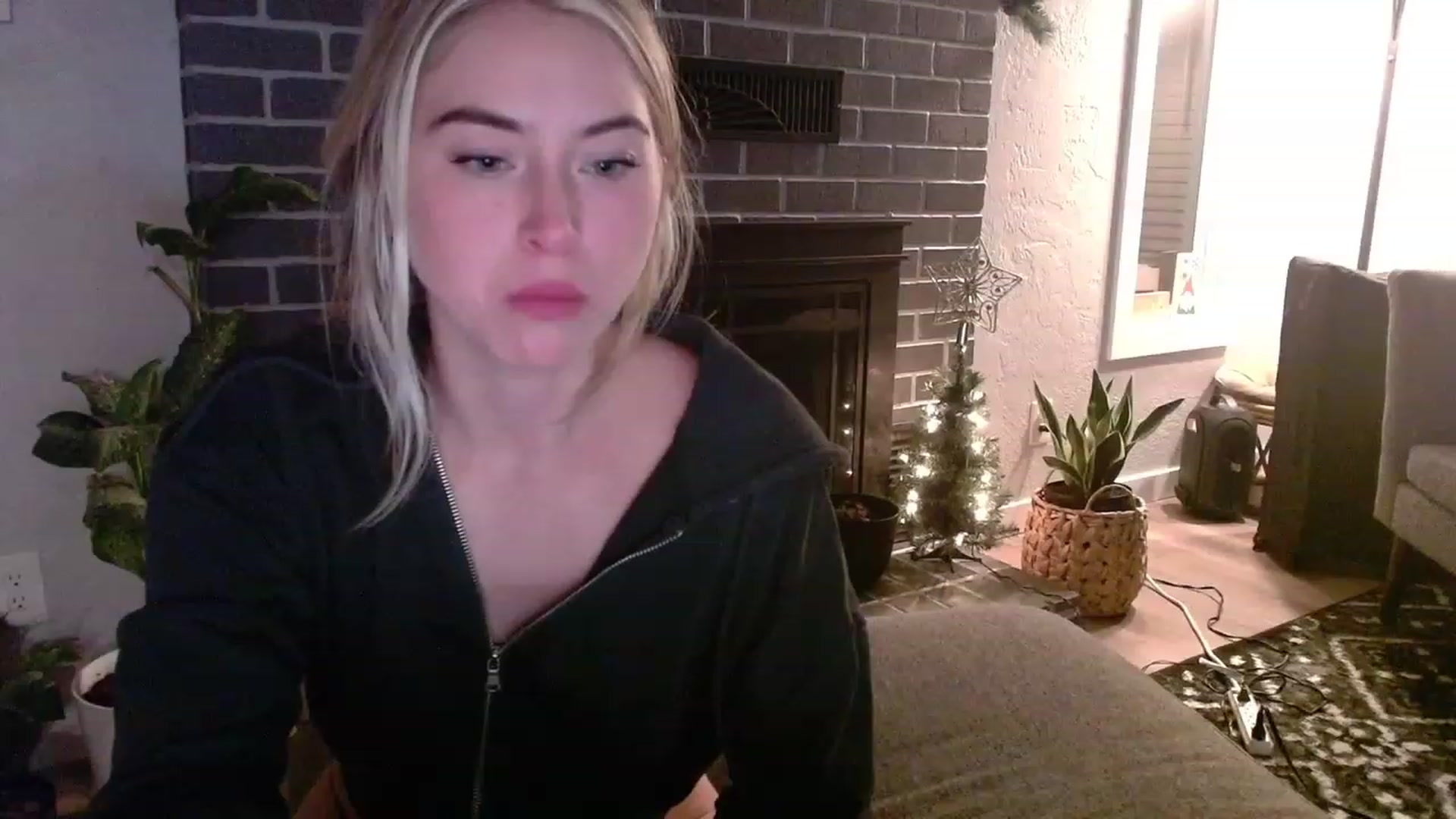 Gallery image thumbnail from Lovelyemilia's myfreecams stream on, 11/22/2023, 06:14 image 19 of 20