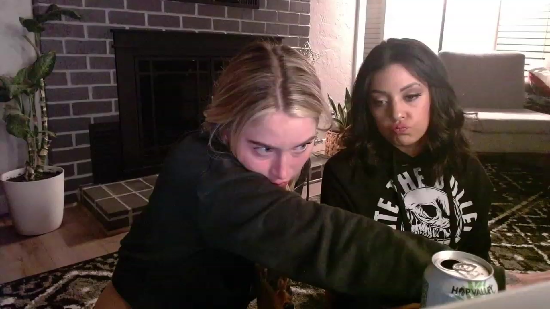 Gallery image thumbnail from Lovelyemilia's myfreecams stream on, 11/22/2023, 06:14 image 6 of 20