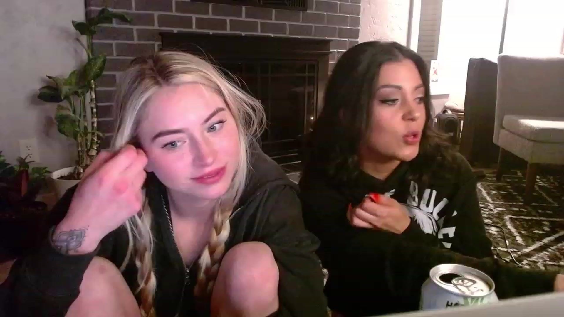 Gallery image thumbnail from Lovelyemilia's myfreecams stream on, 11/22/2023, 06:14 image 7 of 20