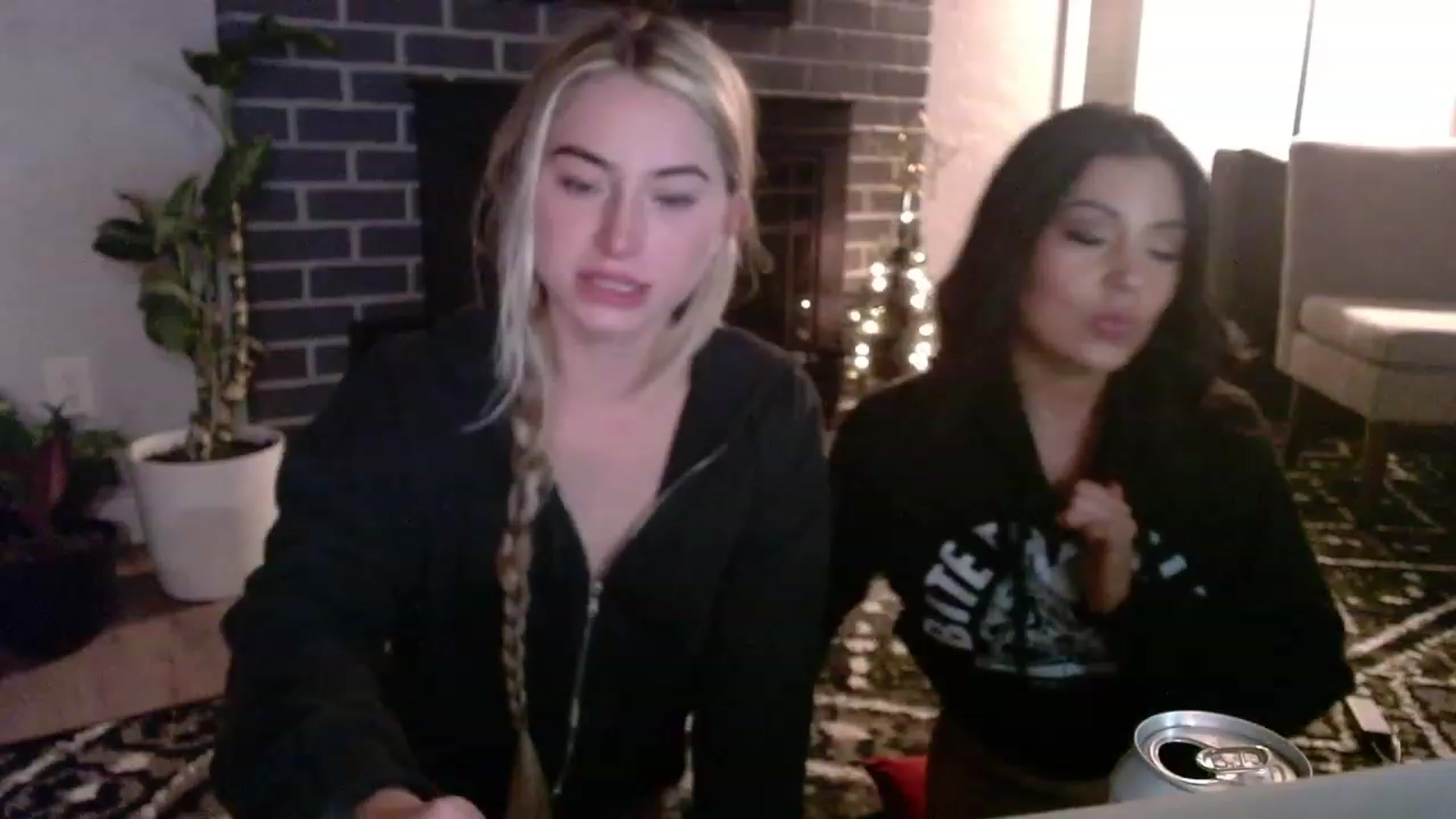 Gallery image thumbnail from Lovelyemilia's myfreecams stream on, 11/22/2023, 06:14 image 13 of 20