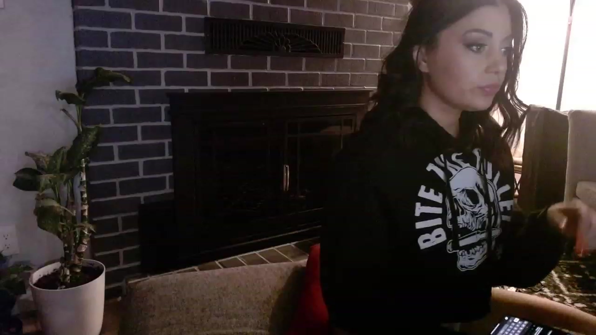 Gallery image thumbnail from Lovelyemilia's myfreecams stream on, 11/22/2023, 06:14 image 18 of 20