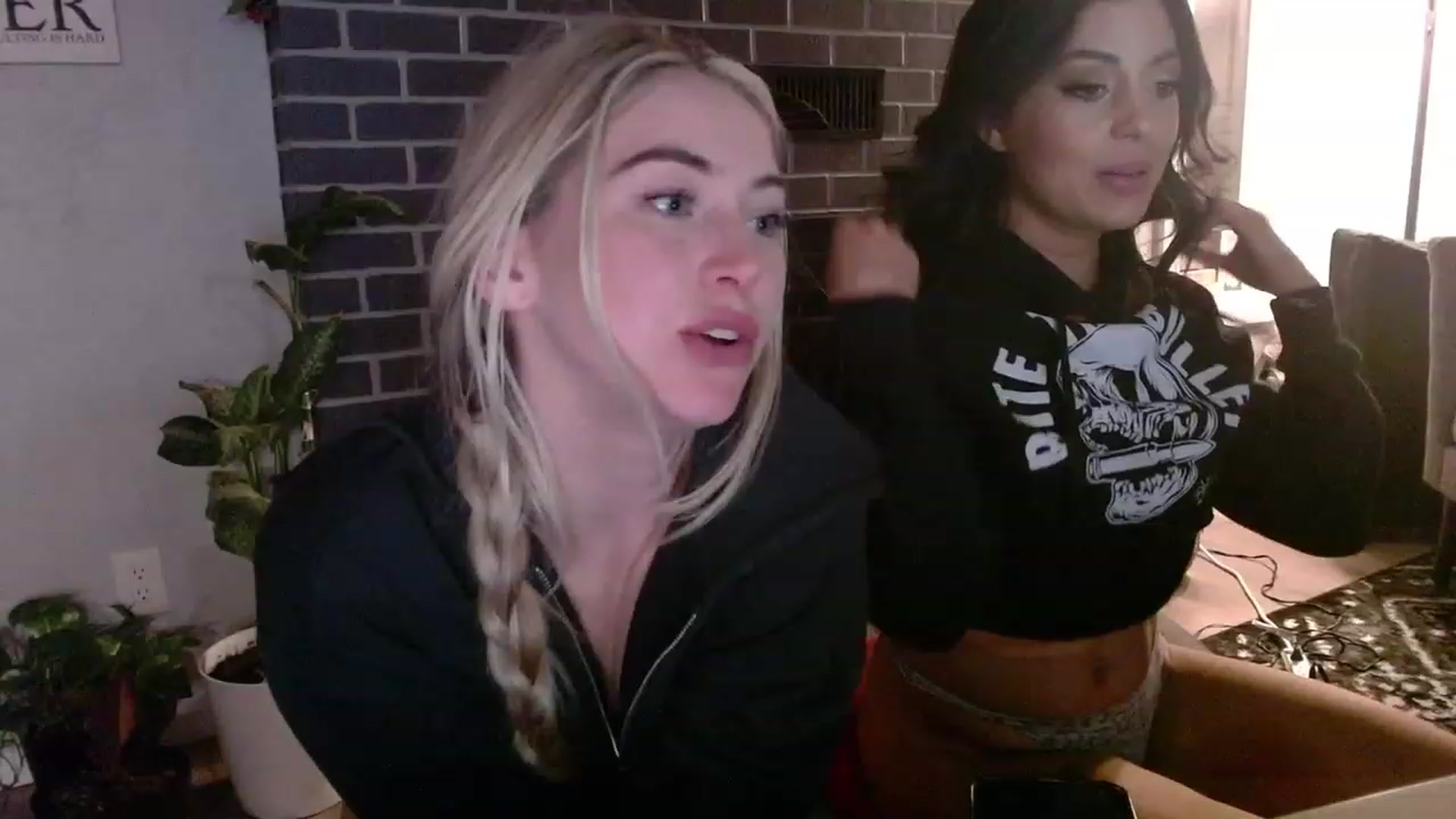Gallery image thumbnail from Lovelyemilia's myfreecams stream on, 11/22/2023, 06:25 image 19 of 20