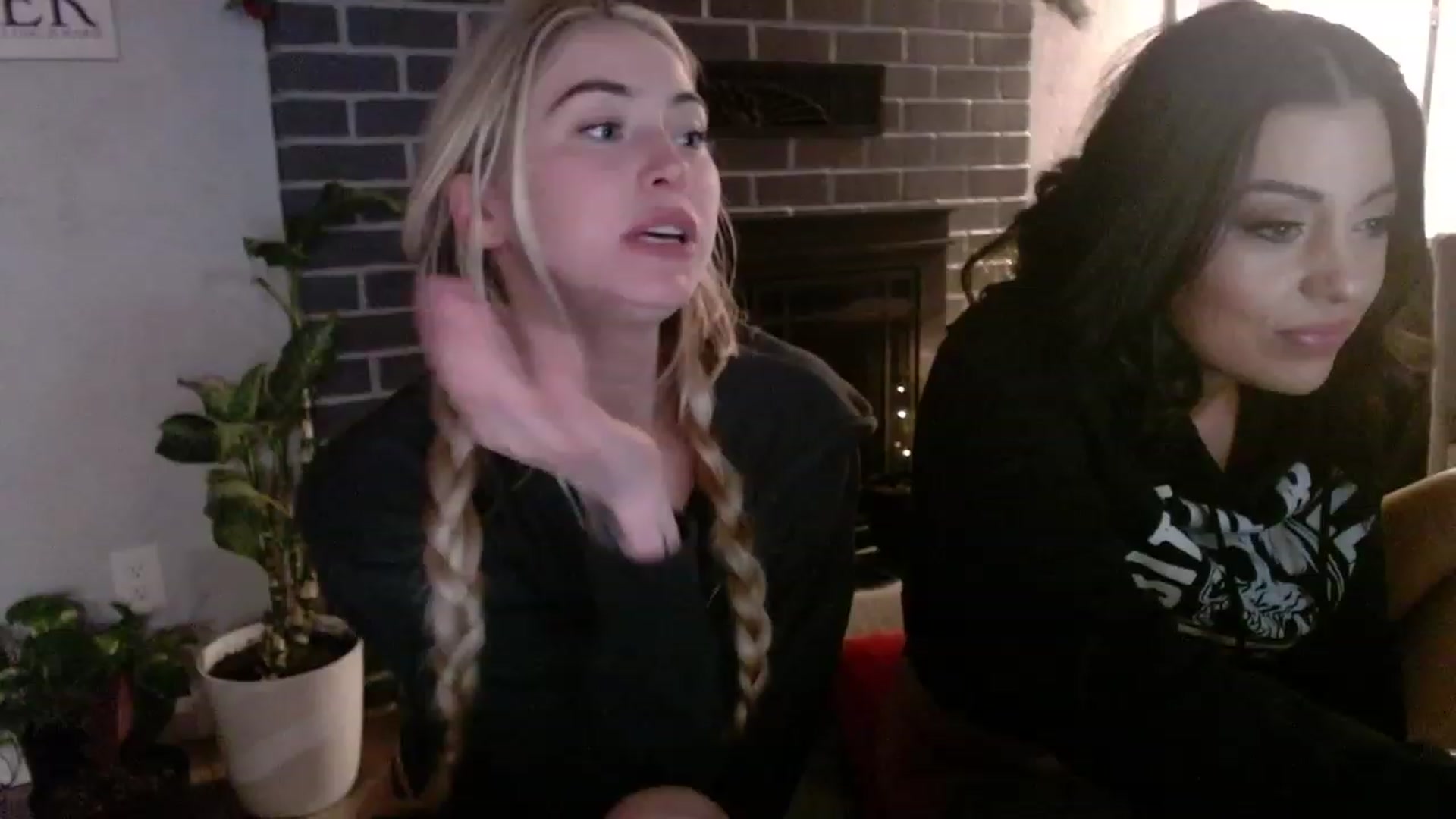 Gallery image thumbnail from Lovelyemilia's myfreecams stream on, 11/22/2023, 06:25 image 12 of 20