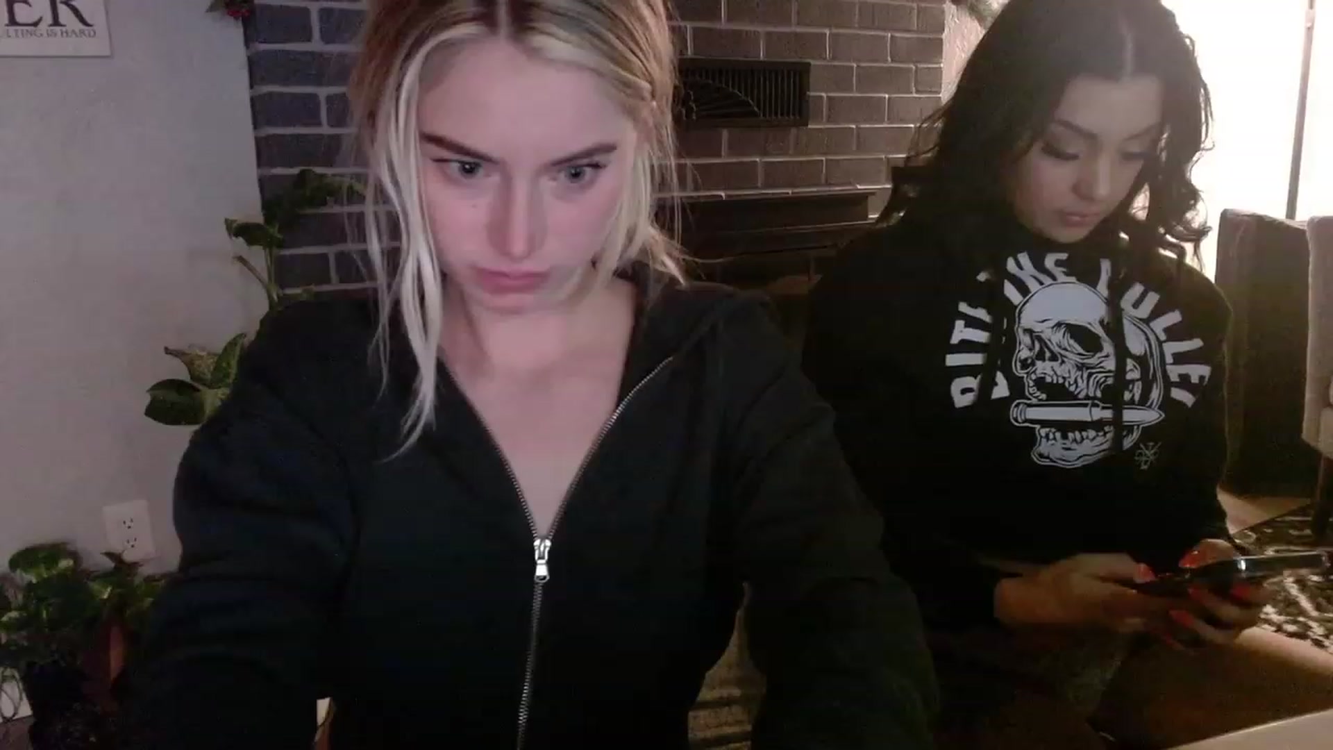 Gallery image thumbnail from Lovelyemilia's myfreecams stream on, 11/22/2023, 06:25 image 6 of 20