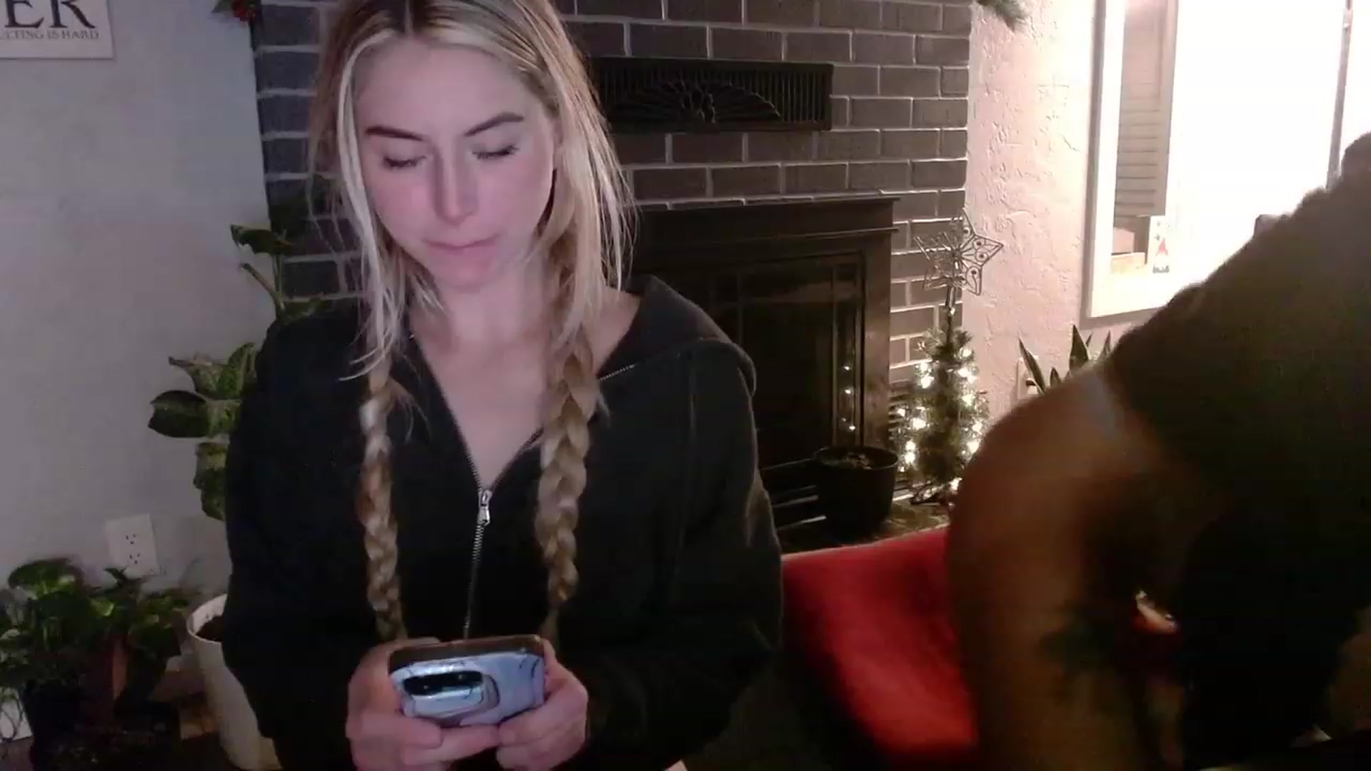 Gallery image thumbnail from Lovelyemilia's myfreecams stream on, 11/22/2023, 06:25 image 14 of 20