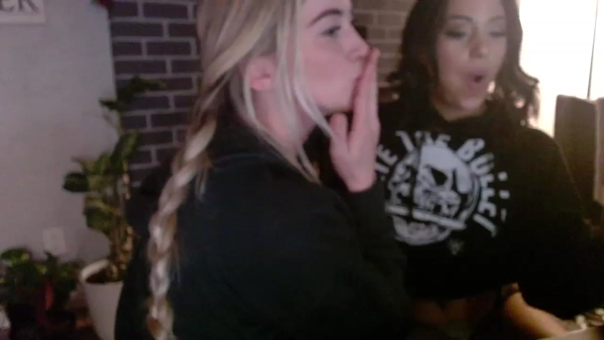 Gallery image thumbnail from Lovelyemilia's myfreecams stream on, 11/22/2023, 06:25 image 11 of 20
