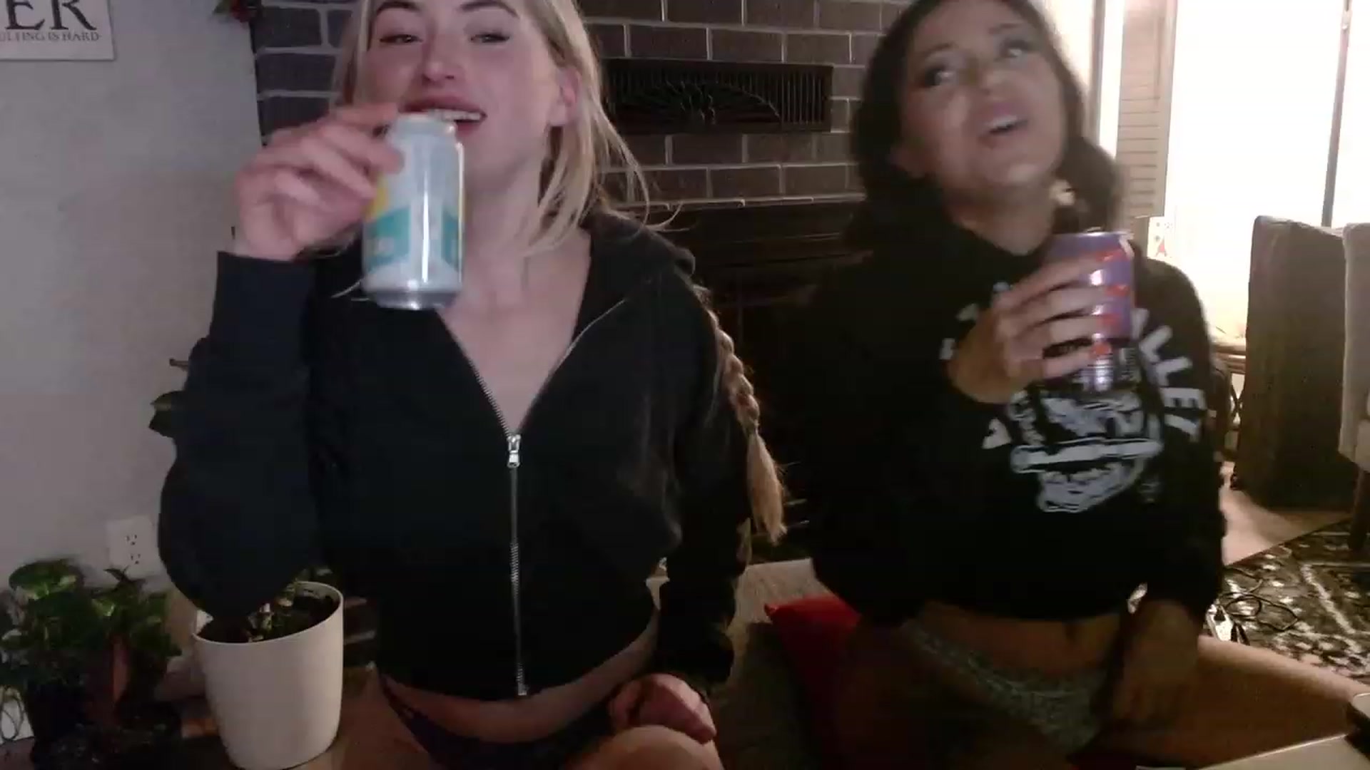 Gallery image thumbnail from Lovelyemilia's myfreecams stream on, 11/22/2023, 06:25 image 9 of 20