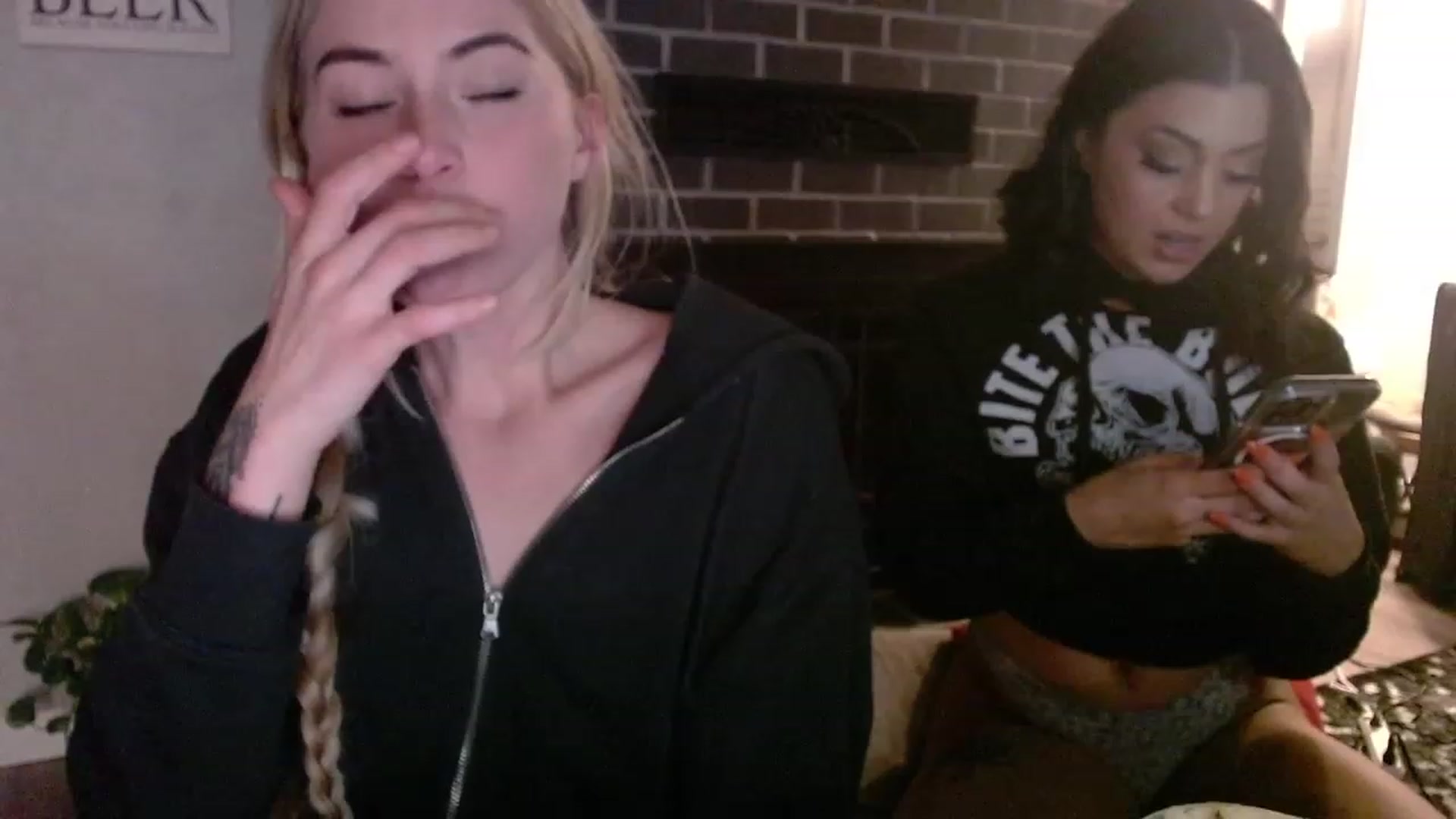 Gallery image thumbnail from Lovelyemilia's myfreecams stream on, 11/22/2023, 06:25 image 4 of 20
