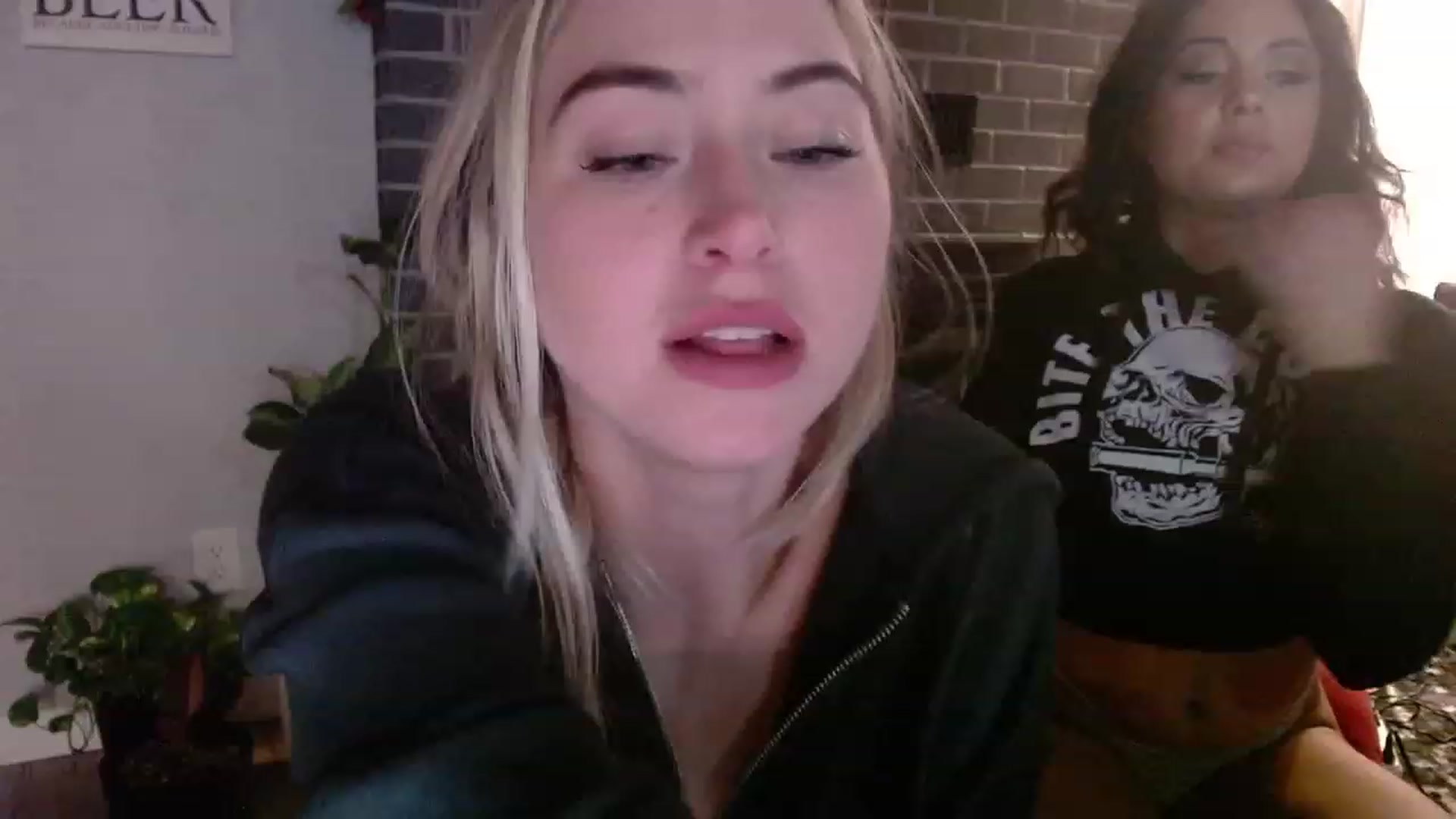 Gallery image thumbnail from Lovelyemilia's myfreecams stream on, 11/22/2023, 06:25 image 1 of 20
