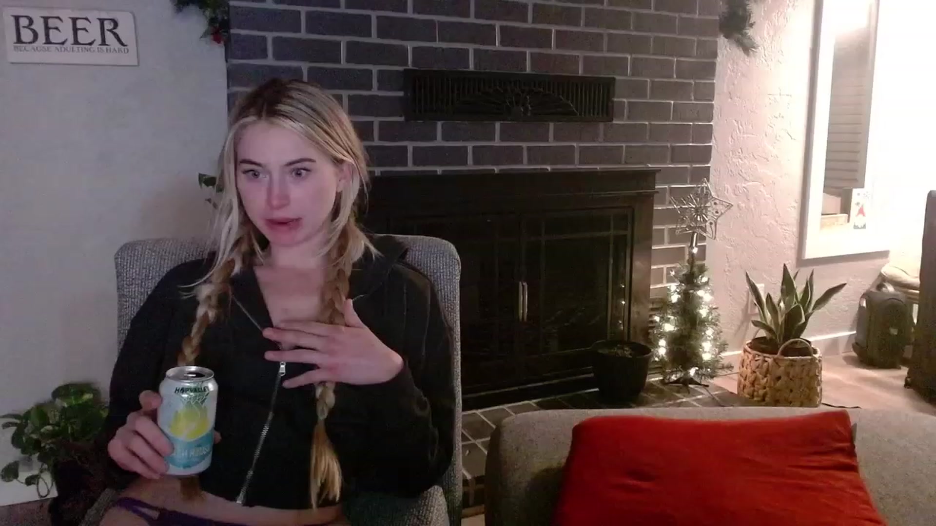 Gallery image thumbnail from Lovelyemilia's myfreecams stream on, 11/22/2023, 07:40 image 19 of 20