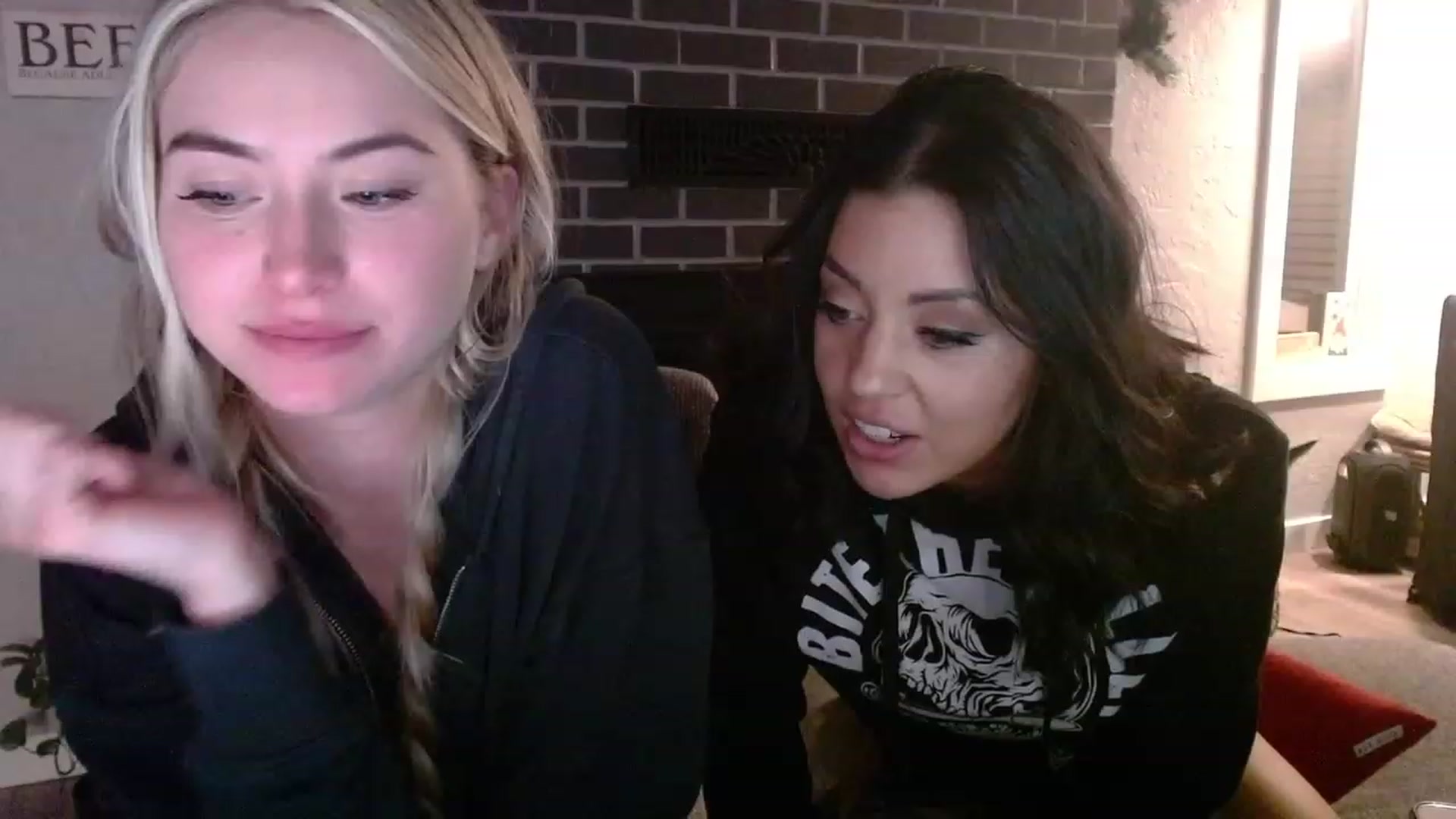 Gallery image thumbnail from Lovelyemilia's myfreecams stream on, 11/22/2023, 07:40 image 7 of 20