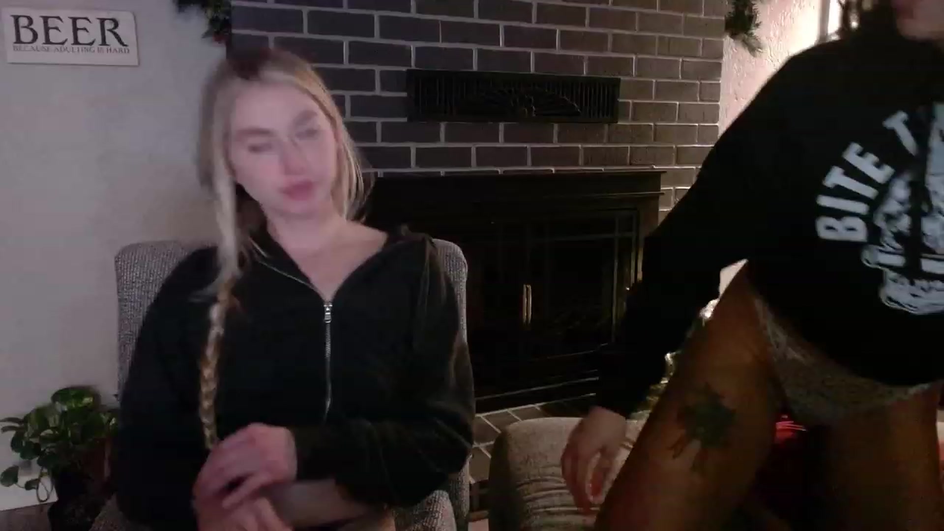 Gallery image thumbnail from Lovelyemilia's myfreecams stream on, 11/22/2023, 07:40 image 8 of 20