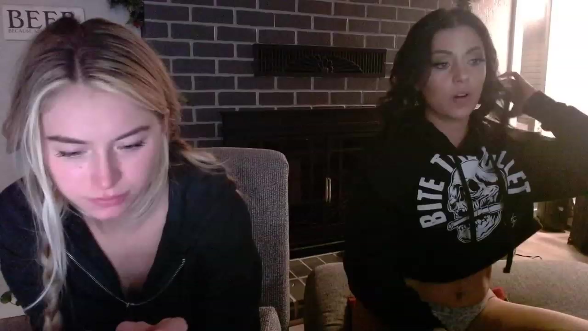 Gallery image thumbnail from Lovelyemilia's myfreecams stream on, 11/22/2023, 07:40 image 13 of 20