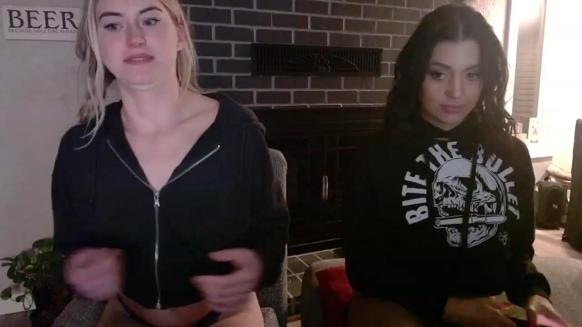 Gallery image thumbnail from Lovelyemilia's myfreecams stream on, 11/22/2023, 07:40 image 11 of 20