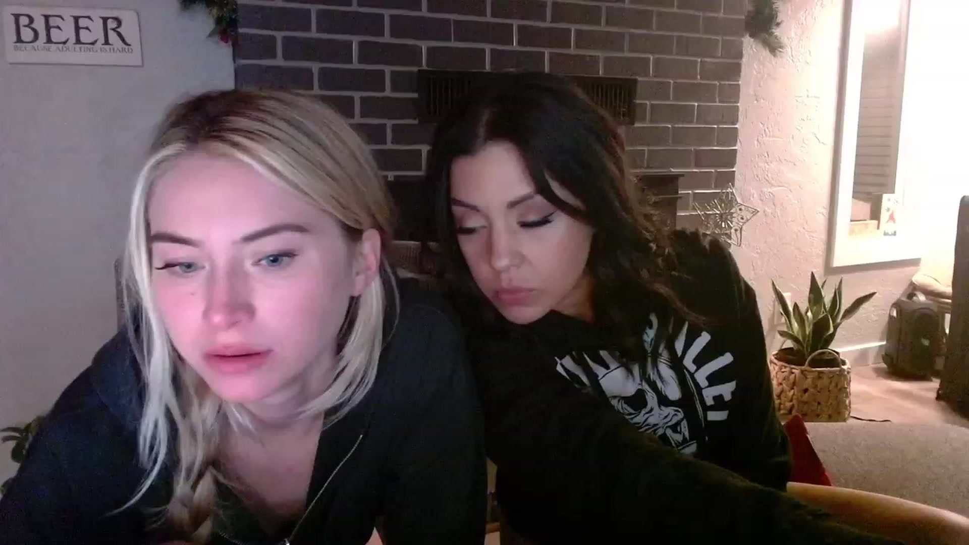 Gallery image thumbnail from Lovelyemilia's myfreecams stream on, 11/22/2023, 07:40 image 14 of 20