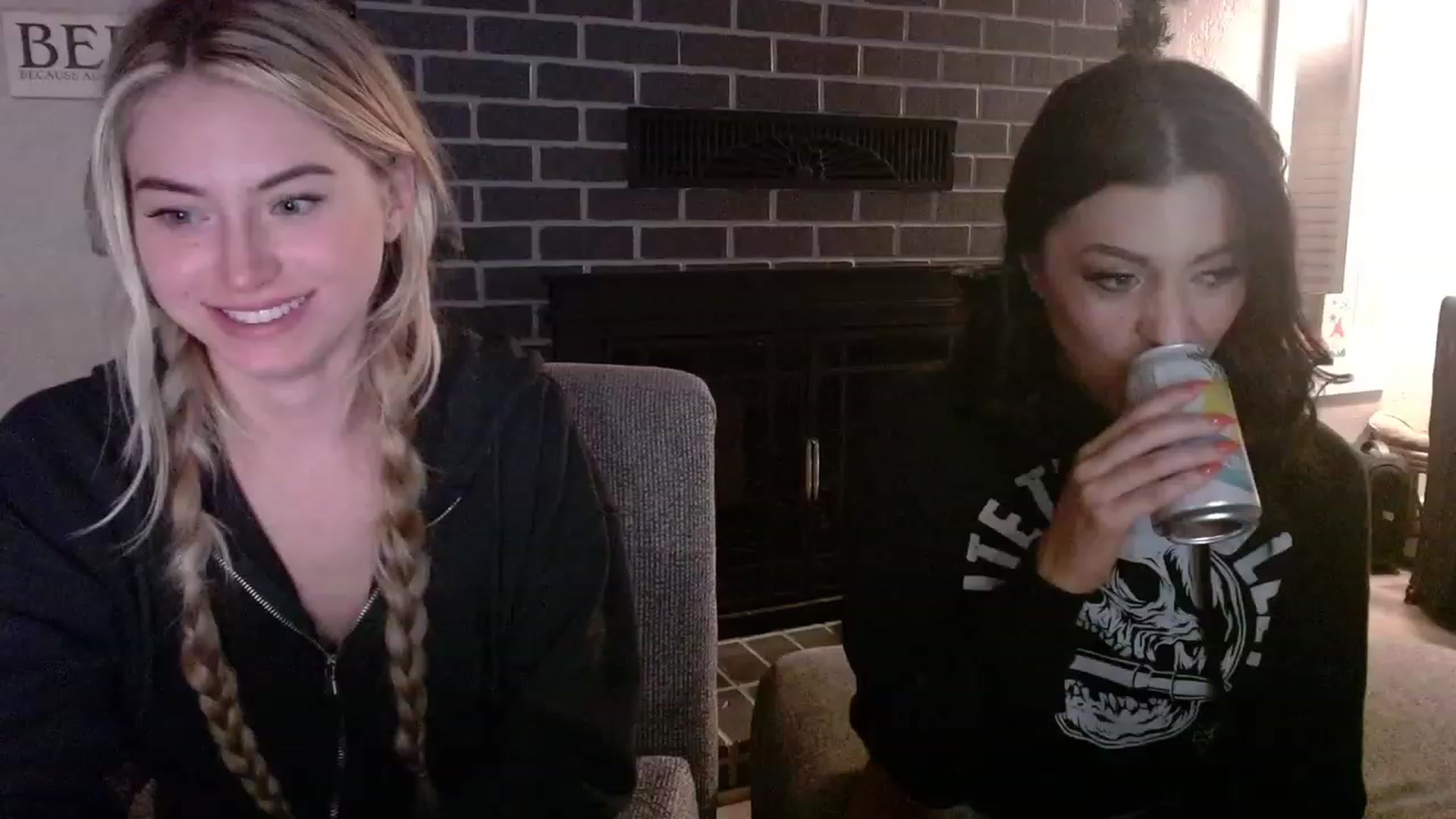 Gallery image thumbnail from Lovelyemilia's myfreecams stream on, 11/22/2023, 07:40 image 17 of 20