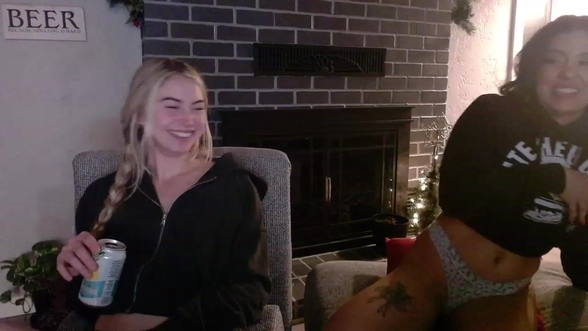 Gallery image thumbnail from Lovelyemilia's myfreecams stream on, 11/22/2023, 07:40 image 9 of 20