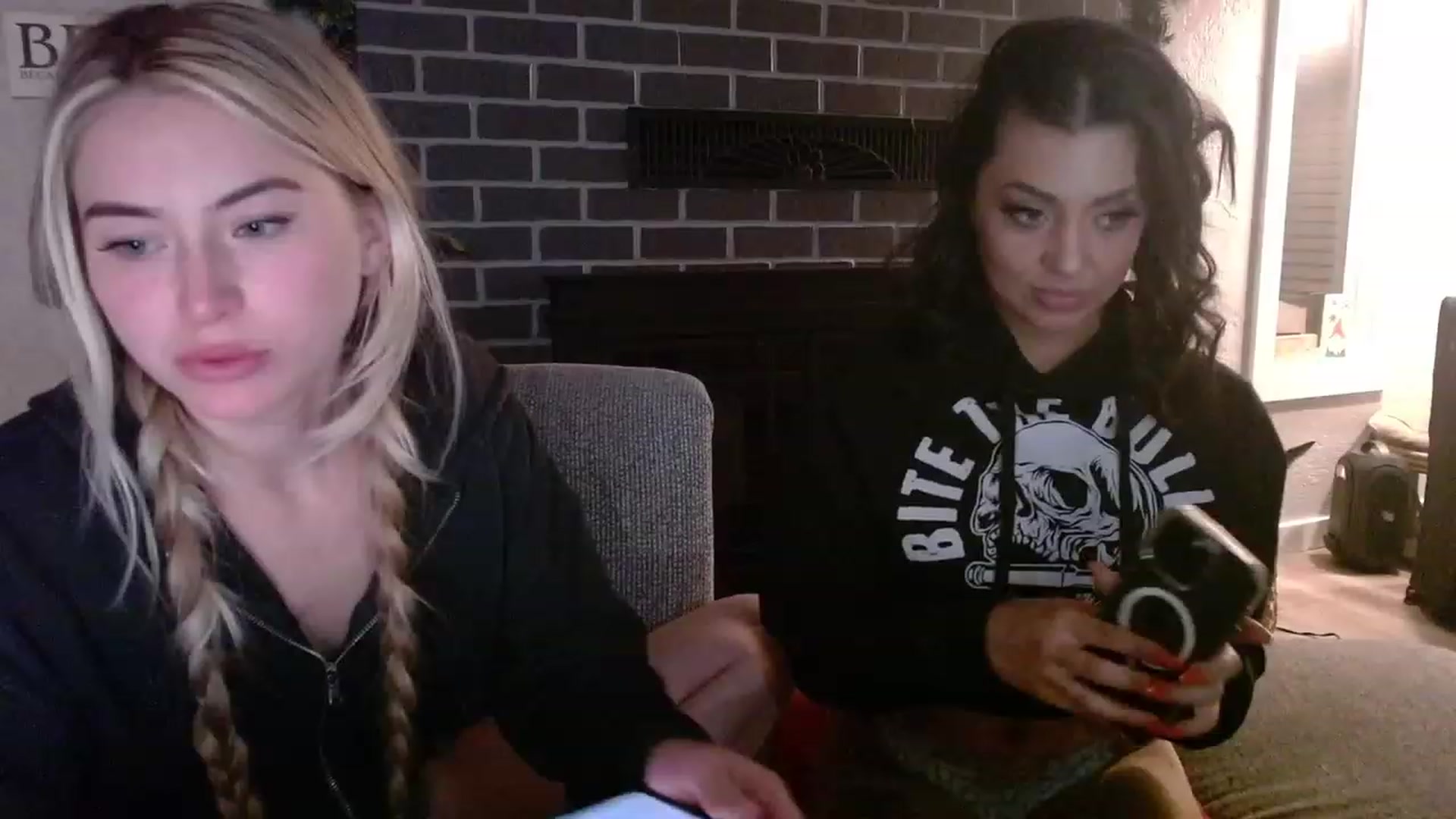 Gallery image thumbnail from Lovelyemilia's myfreecams stream on, 11/22/2023, 07:40 image 12 of 20