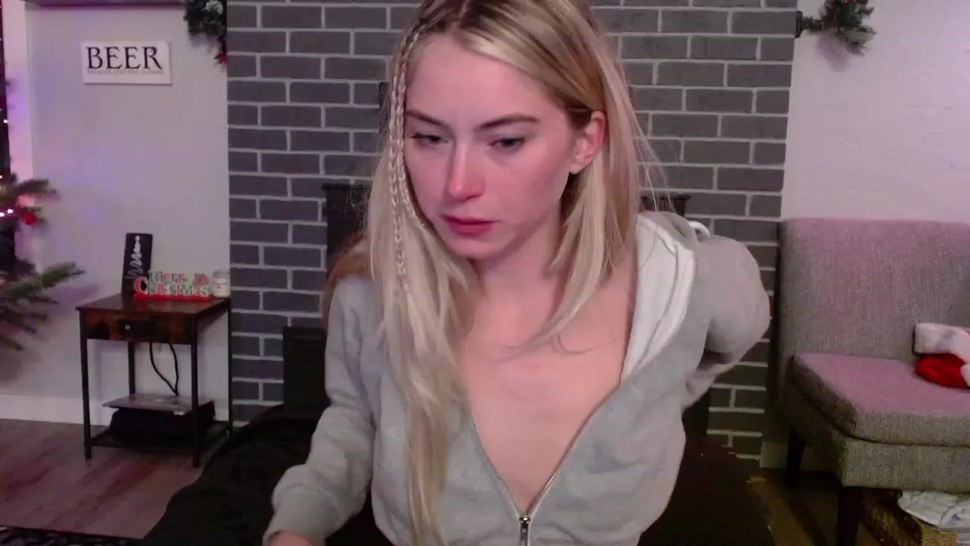 Gallery image thumbnail from Lovelyemilia's myfreecams stream on, 11/28/2023, 07:10 image 13 of 20