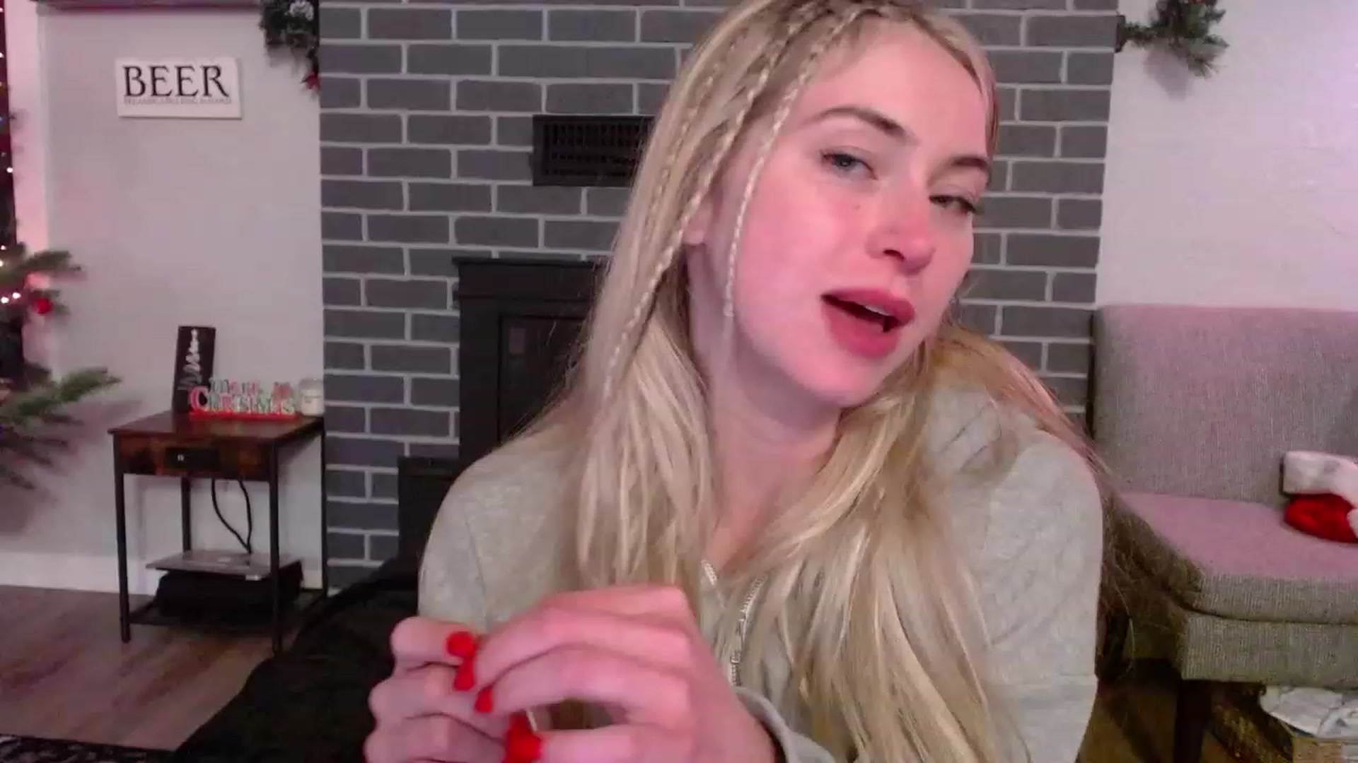 Gallery image thumbnail from Lovelyemilia's myfreecams stream on, 11/28/2023, 07:10 image 18 of 20