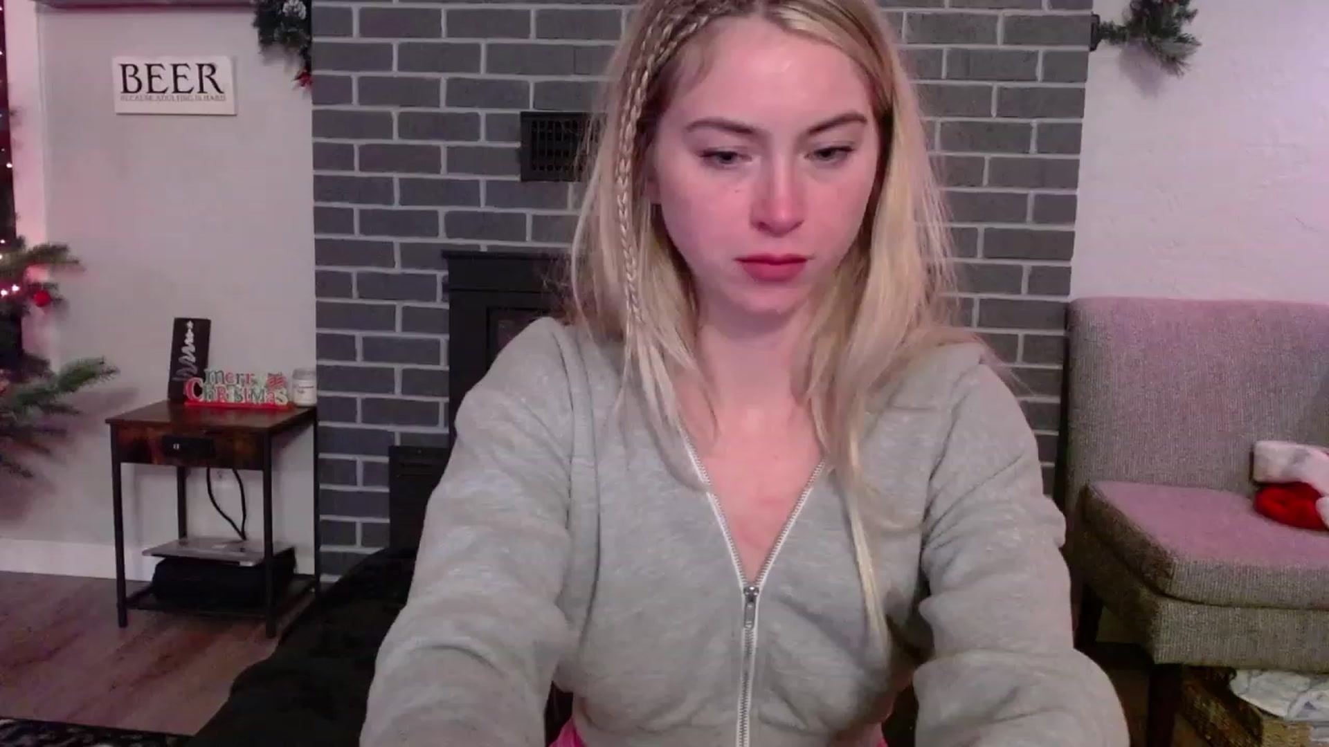 Gallery image thumbnail from Lovelyemilia's myfreecams stream on, 11/28/2023, 07:10 image 9 of 20