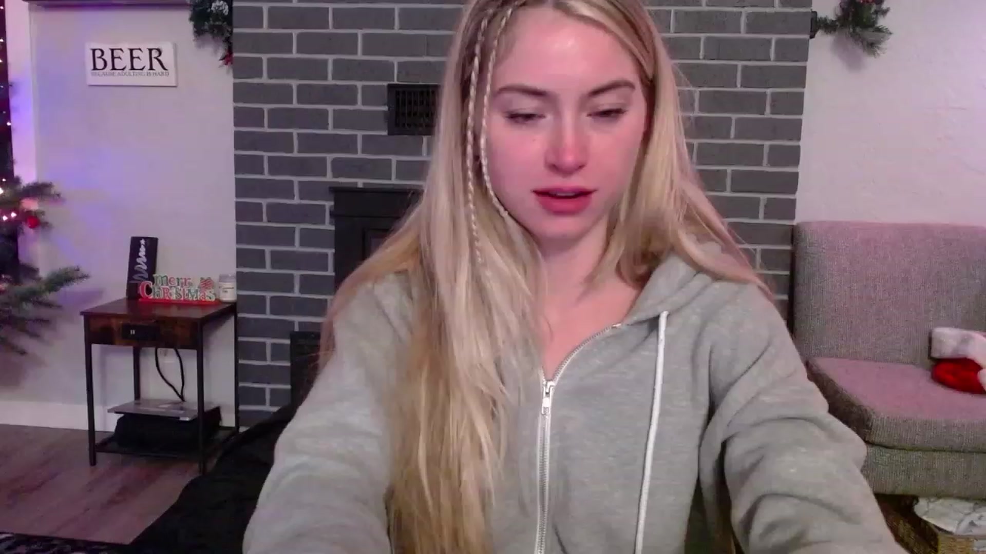 Gallery image thumbnail from Lovelyemilia's myfreecams stream on, 11/28/2023, 07:10 image 17 of 20