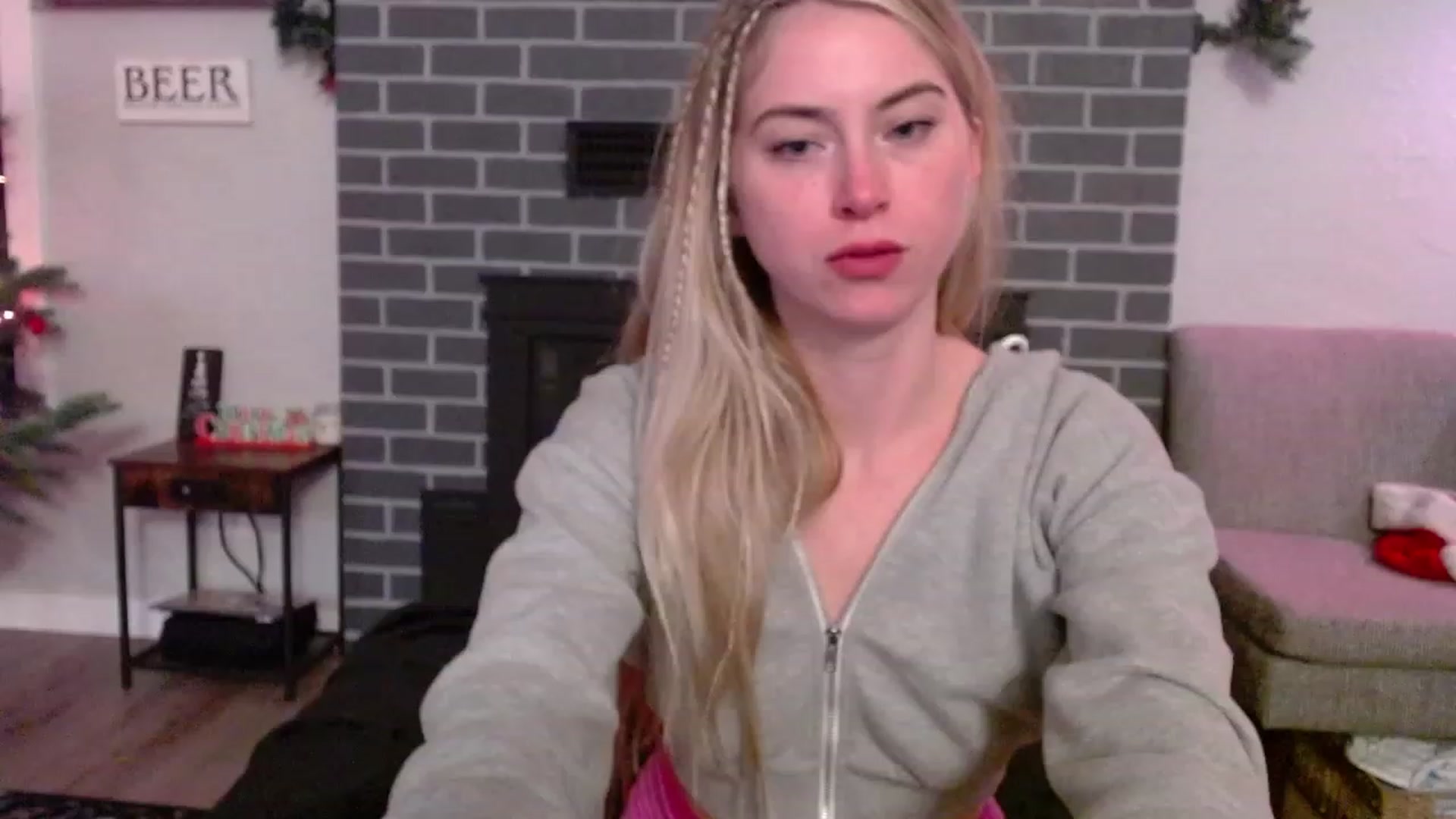 Gallery image thumbnail from Lovelyemilia's myfreecams stream on, 11/28/2023, 07:10 image 7 of 20