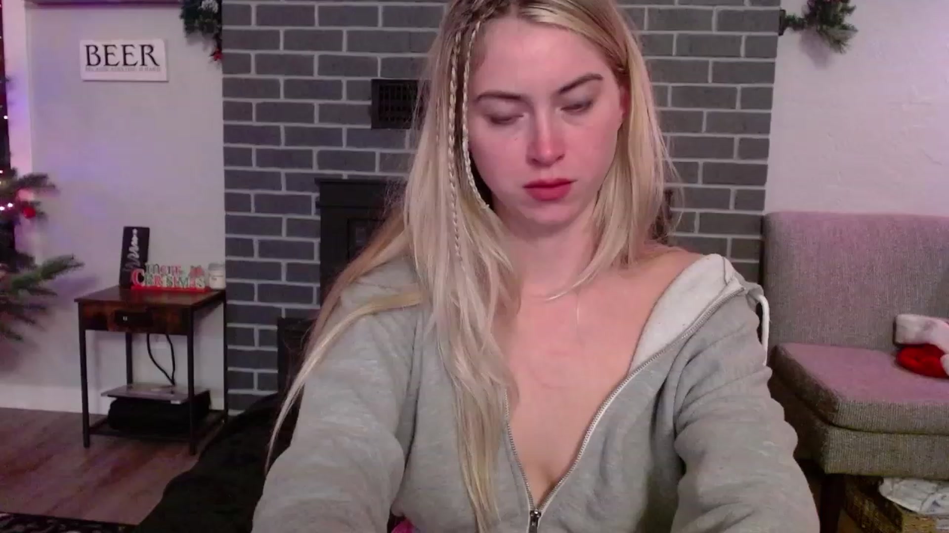 Gallery image thumbnail from Lovelyemilia's myfreecams stream on, 11/28/2023, 07:10 image 14 of 20