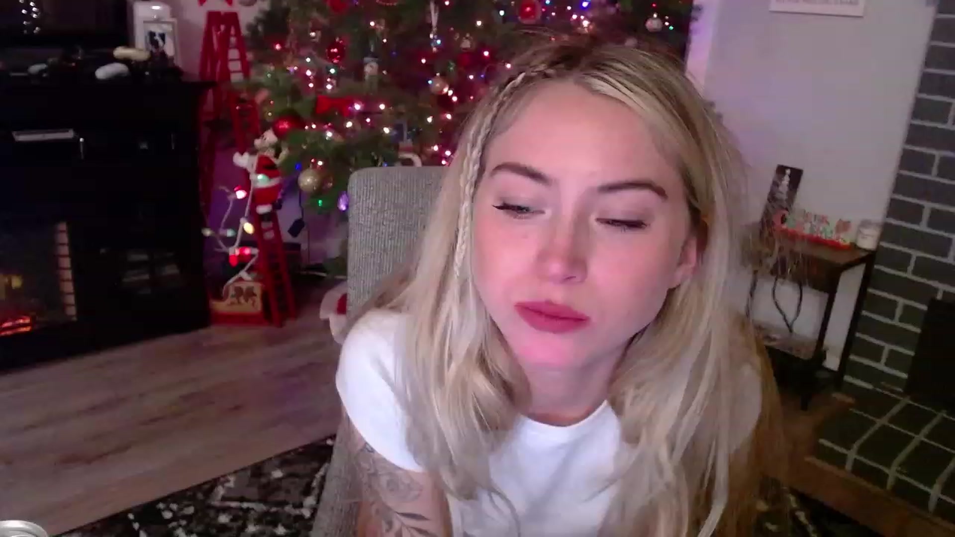 Gallery image thumbnail from Lovelyemilia's myfreecams stream on, 11/29/2023, 05:38 image 15 of 20