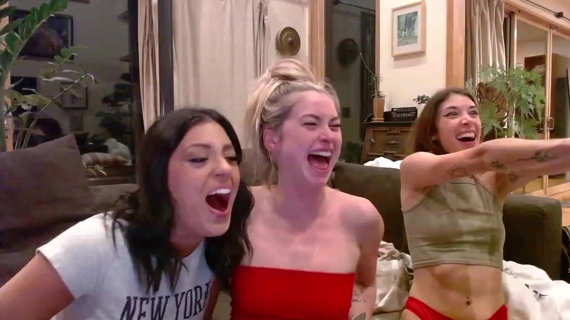 Gallery image thumbnail from Lovelyemilia's myfreecams stream on, 12/02/2023, 02:49 image 6 of 20
