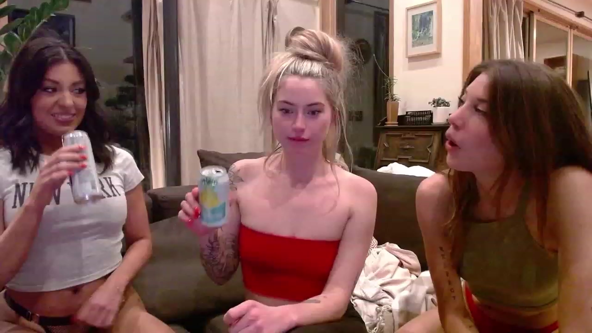 Gallery image thumbnail from Lovelyemilia's myfreecams stream on, 12/02/2023, 02:49 image 9 of 20